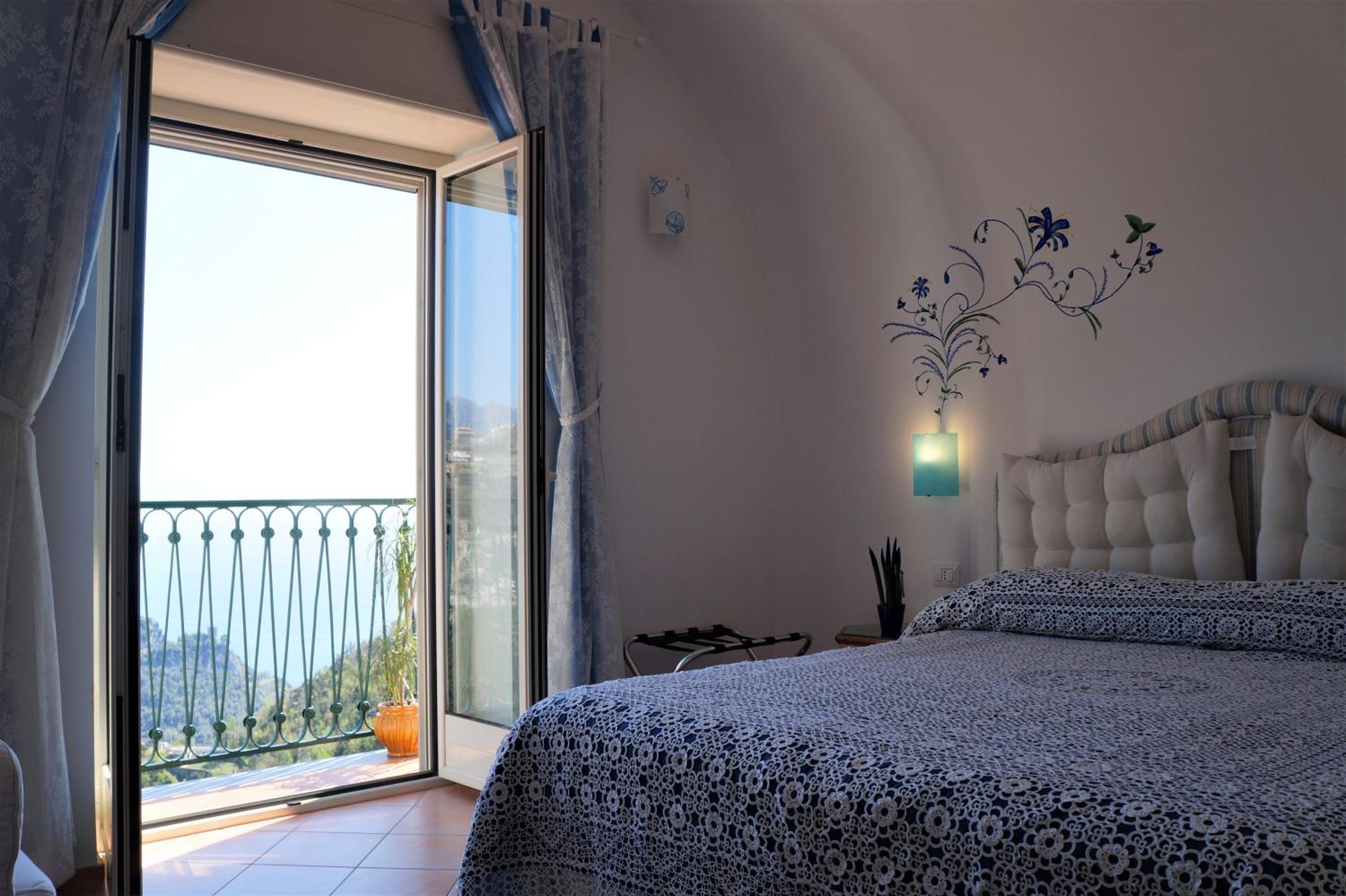 Double or Twin Room with Sea View - Photo 23
