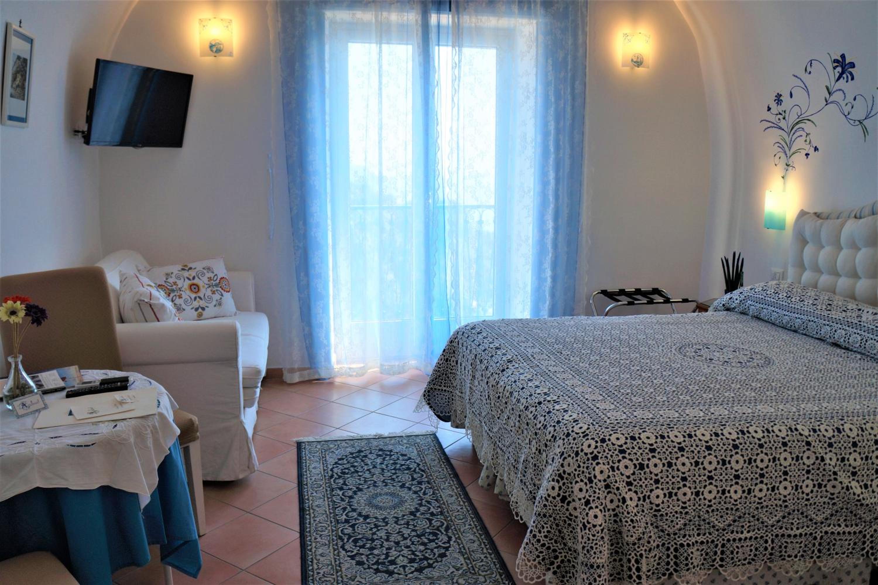 Double or Twin Room with Sea View - Photo 22
