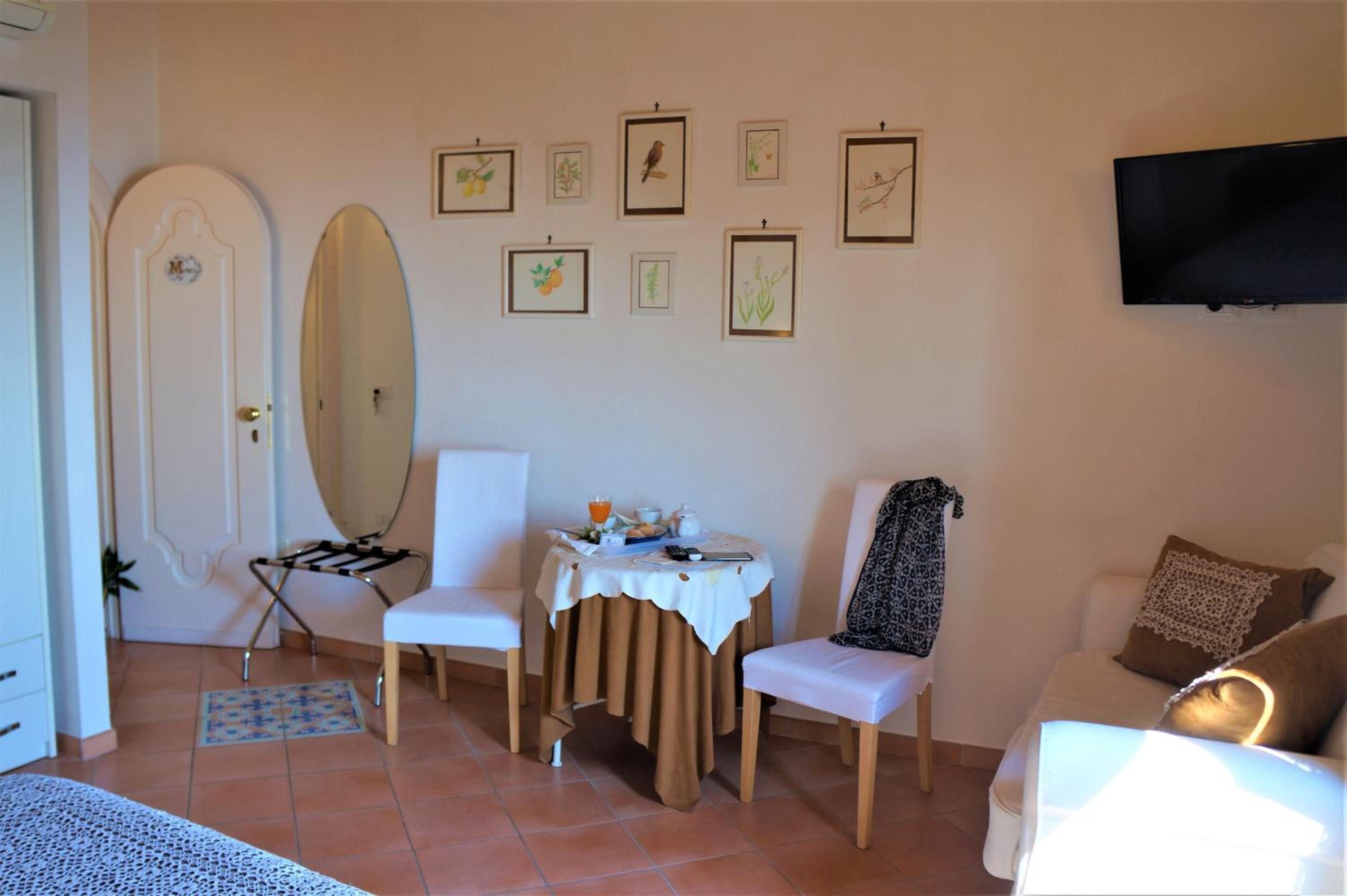 Double or Twin Room with Sea View - Photo 21