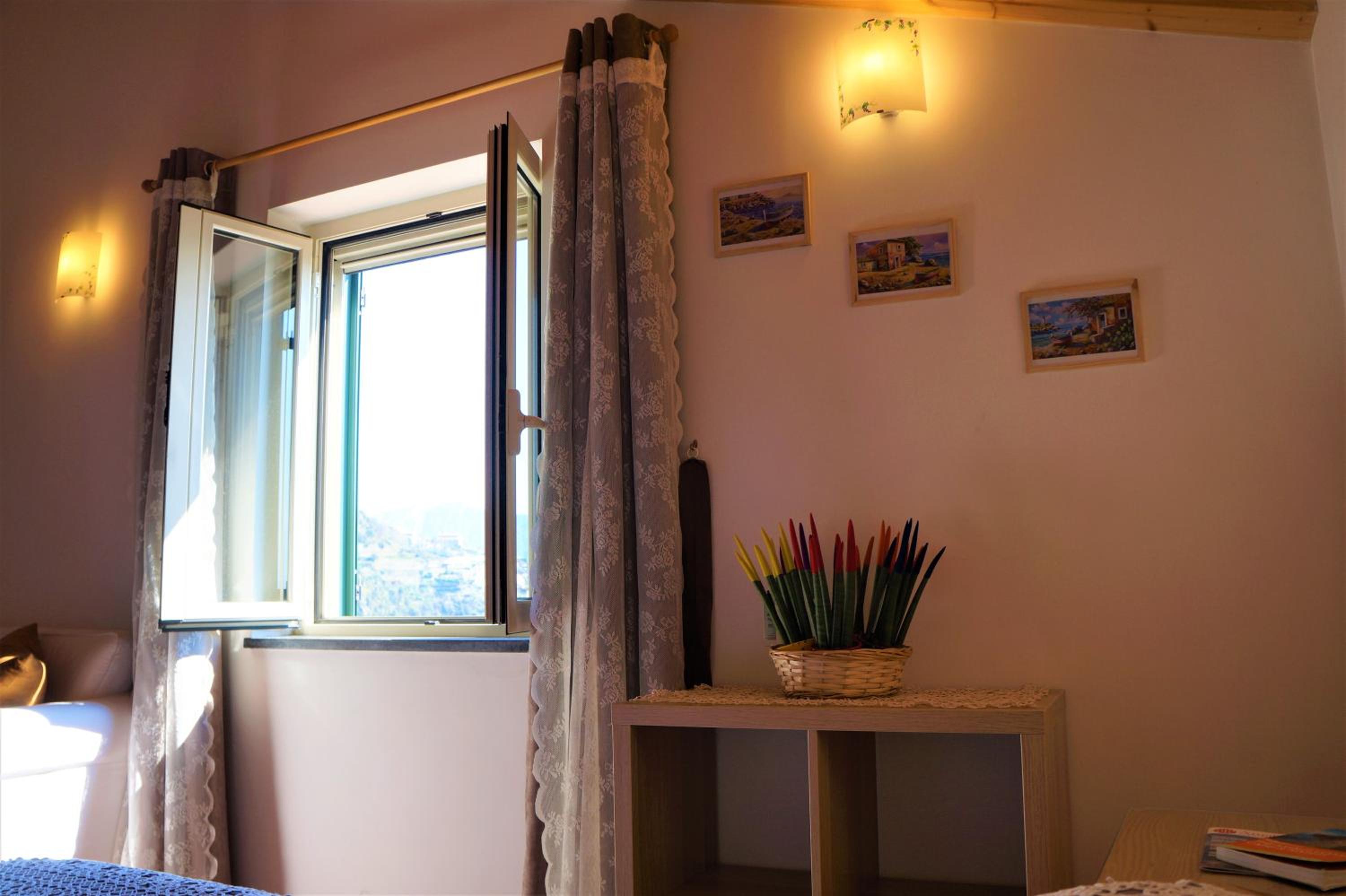 Double or Twin Room with Sea View - Photo 9