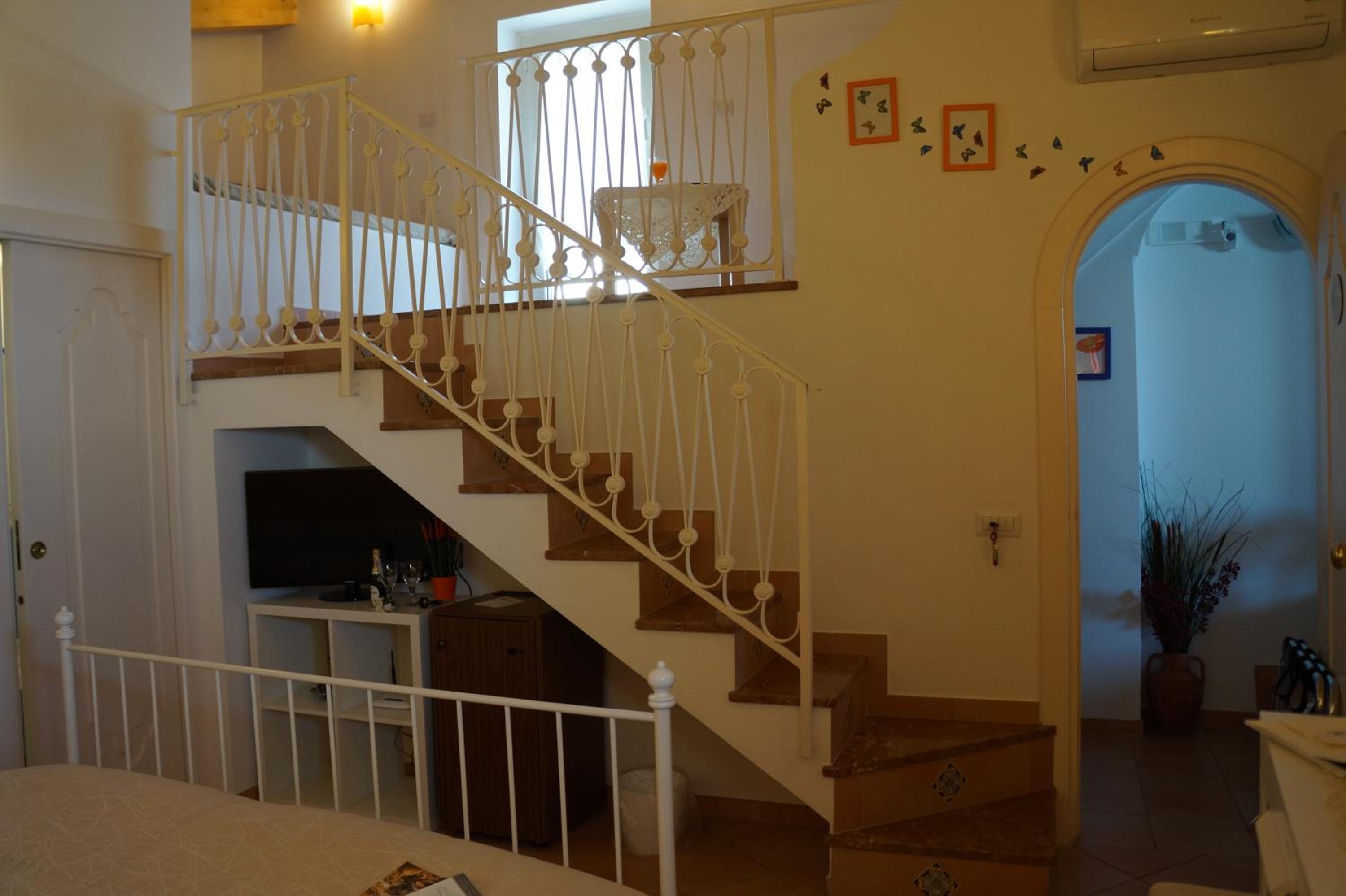 Double or Twin Room with Sea View - Photo 3