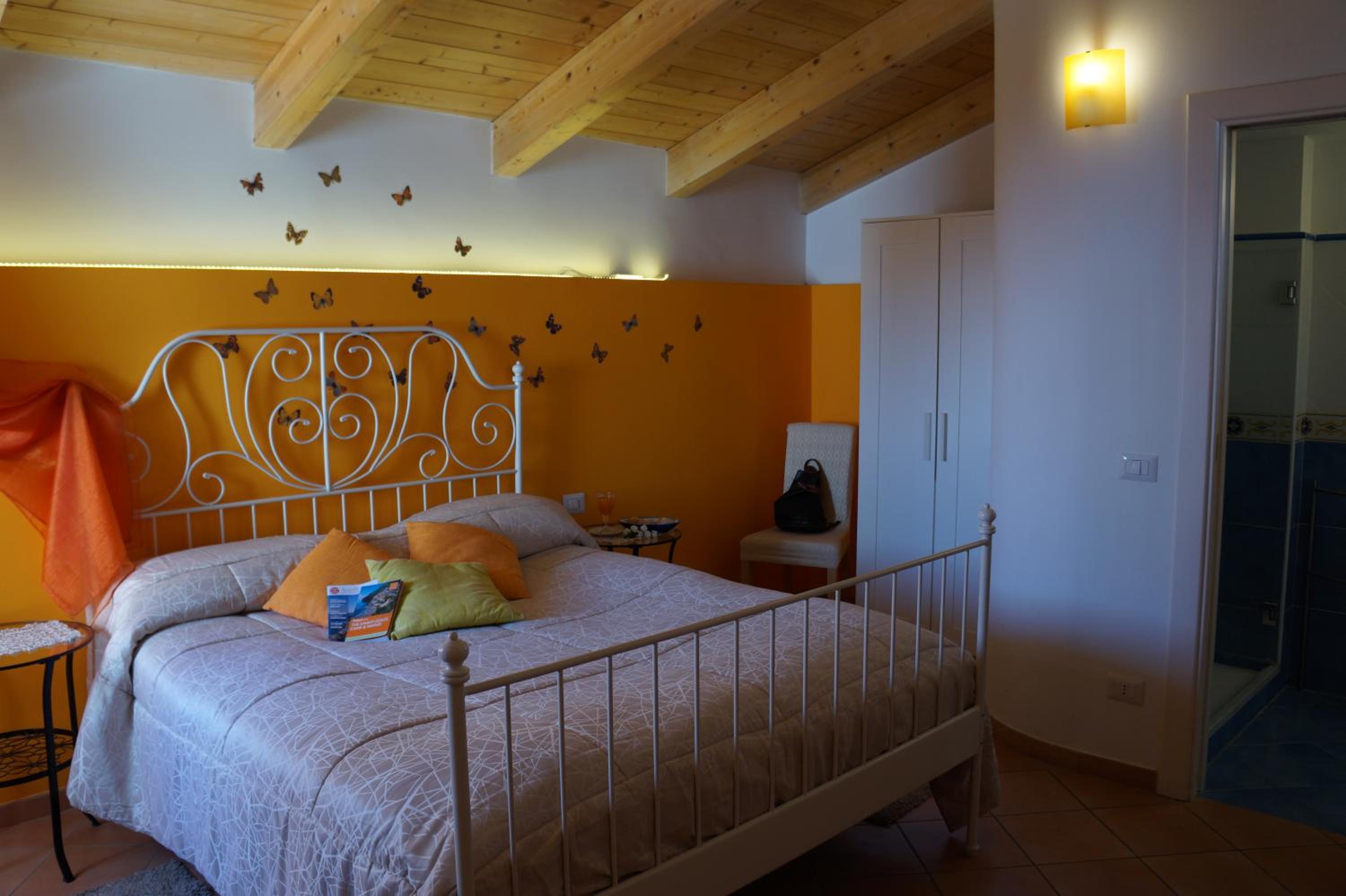 Double or Twin Room with Sea View - Photo 13