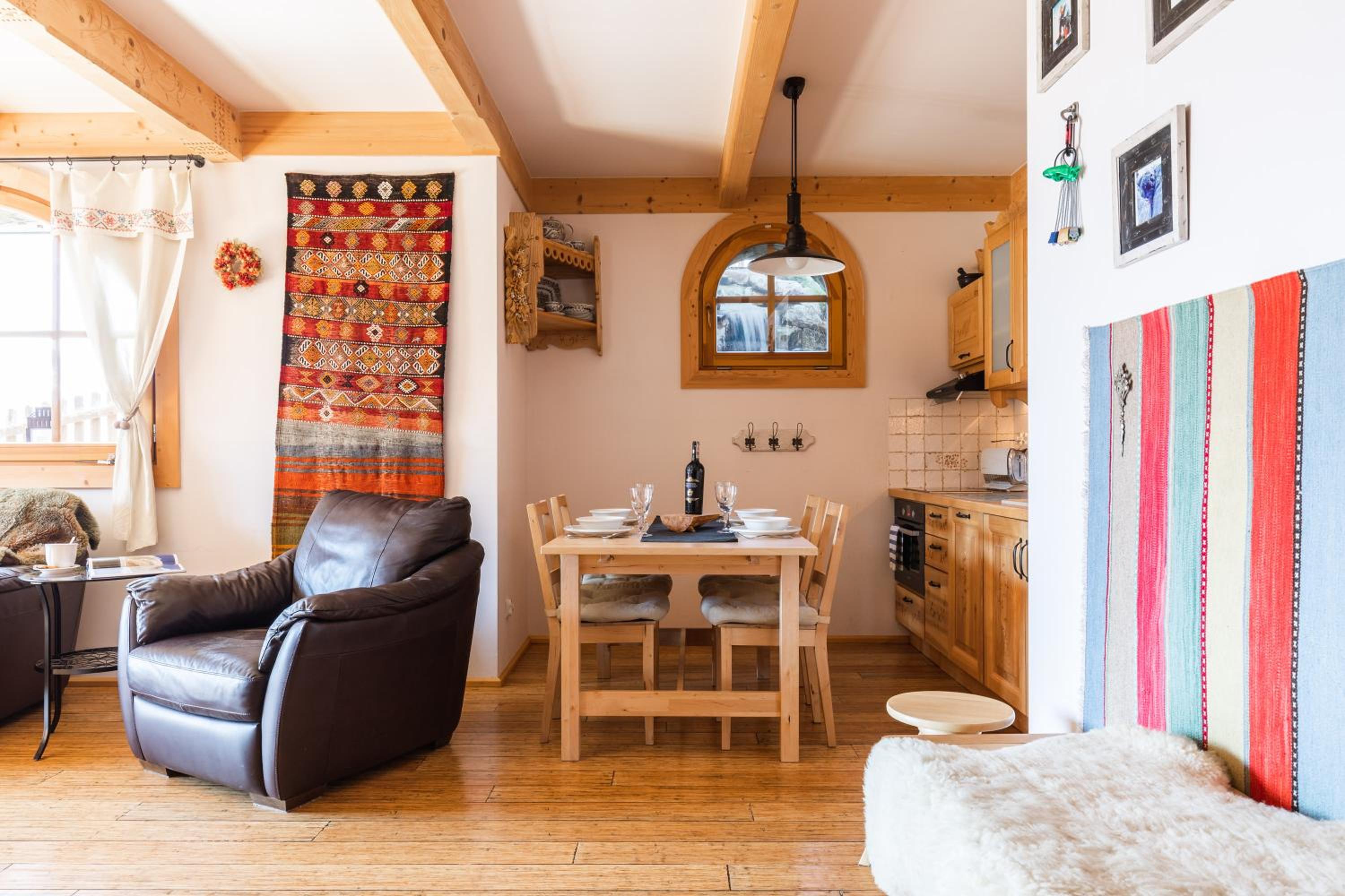 Apartment with Terrace - Photo 8