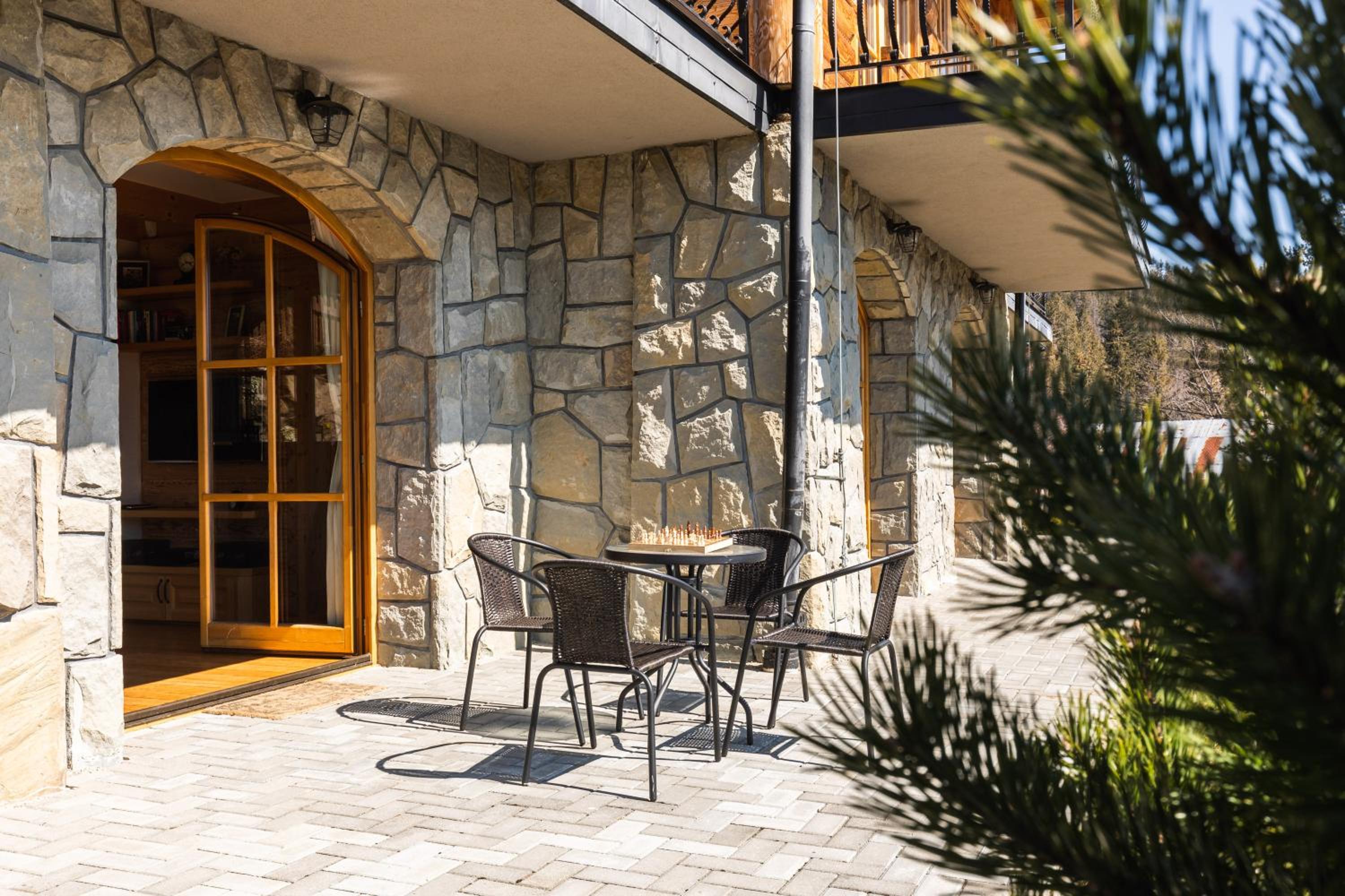 Apartment with Terrace - Photo 23