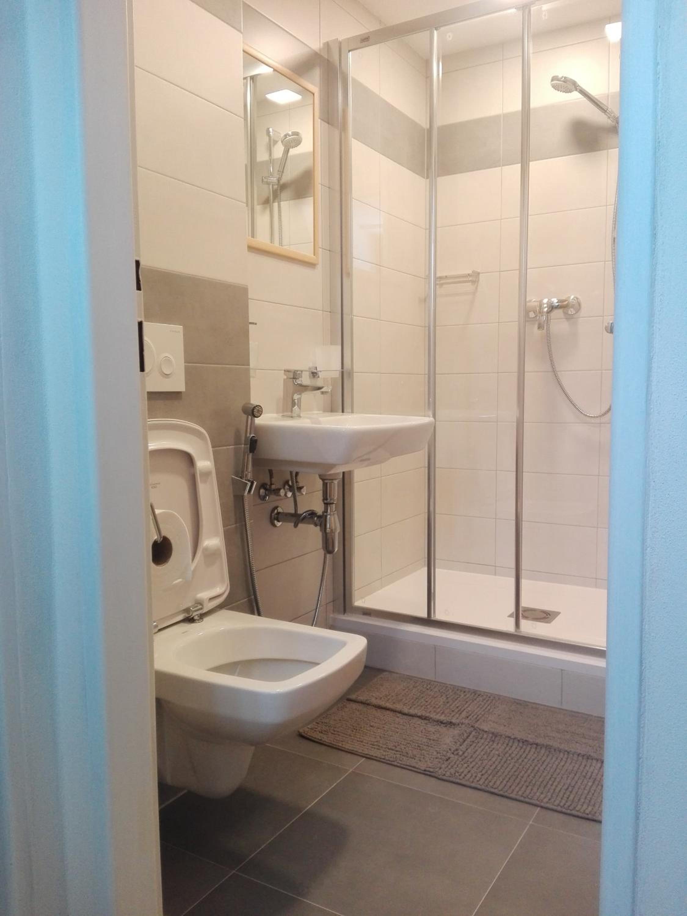 Twin Room - Photo 2