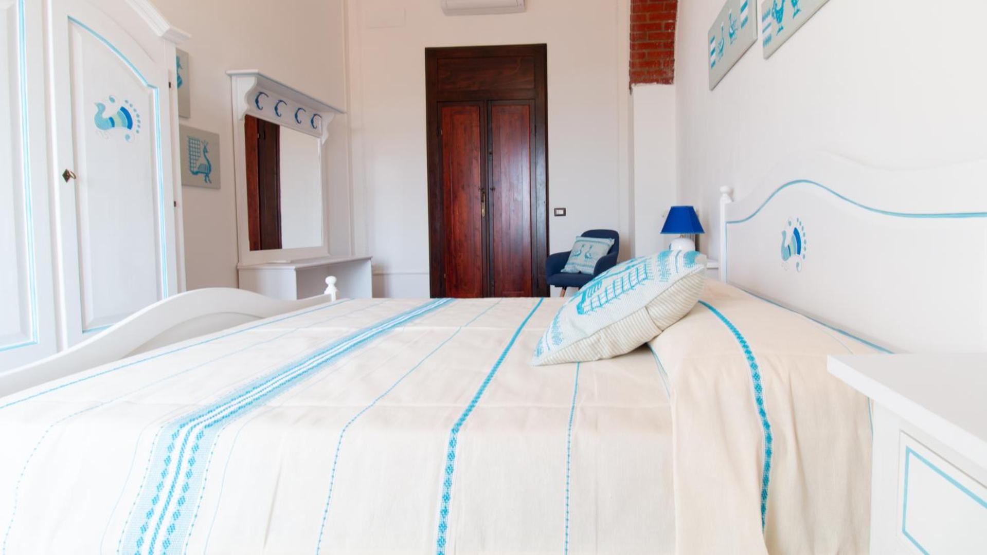 Double Room with Private External Bathroom - Photo 6