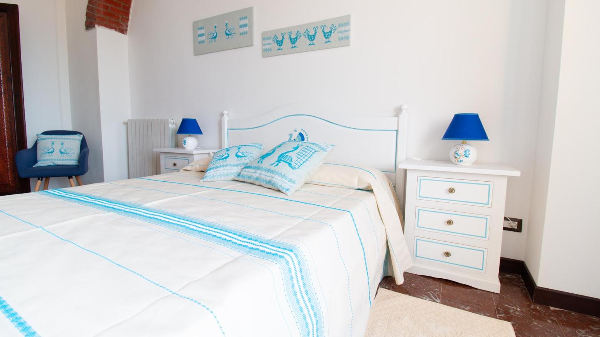 Double Room with Private External Bathroom - Photo 15