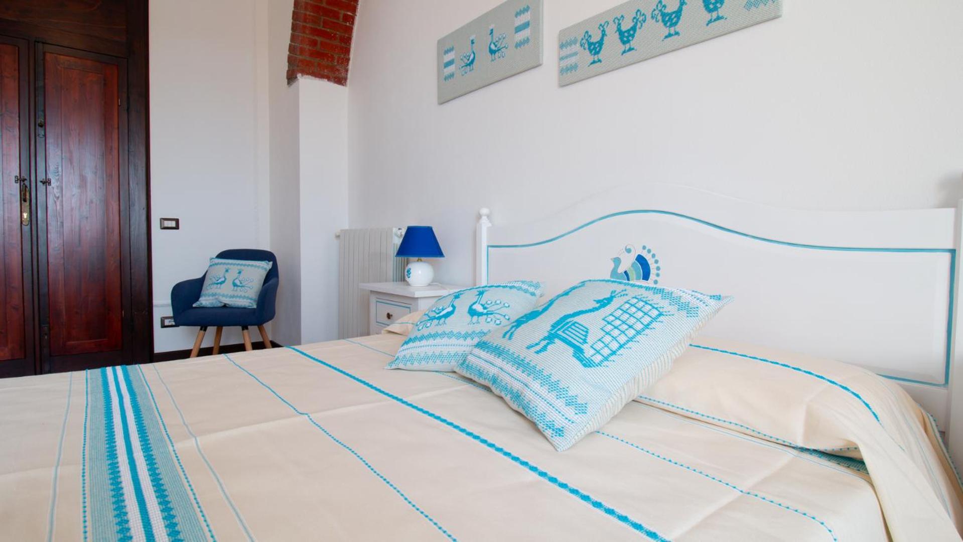 Double Room with Private External Bathroom - Photo 14
