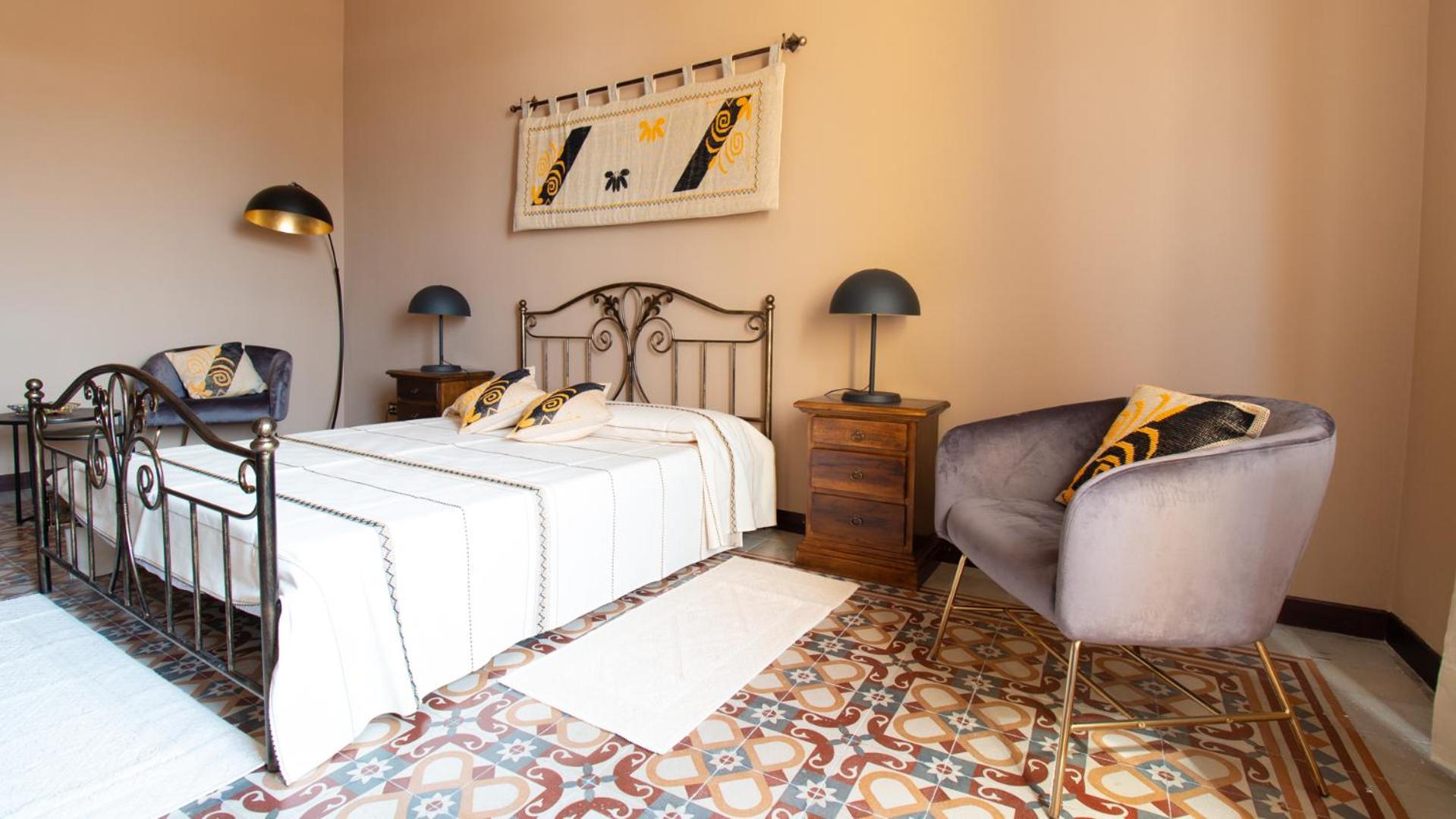 Double Room with Private Bathroom - Photo 4