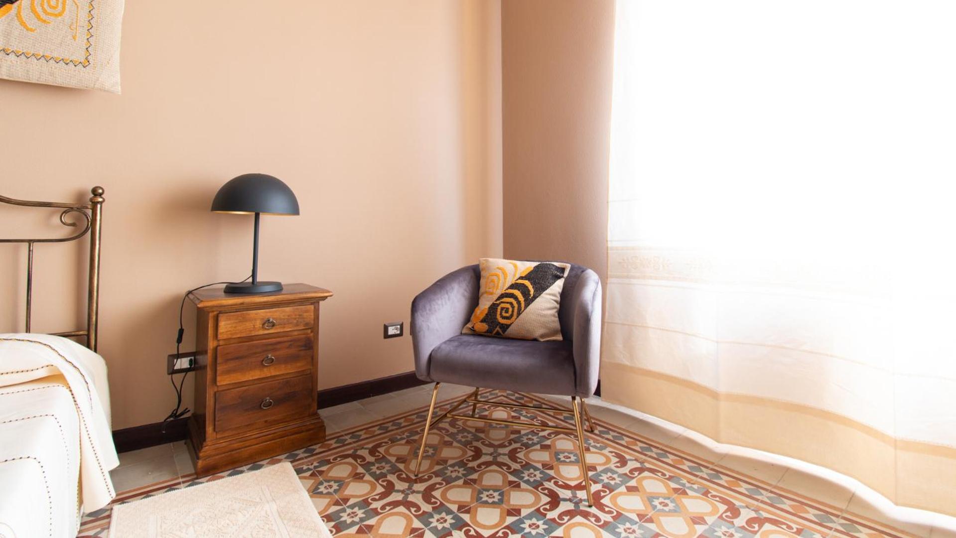 Double Room with Private Bathroom - Photo 13