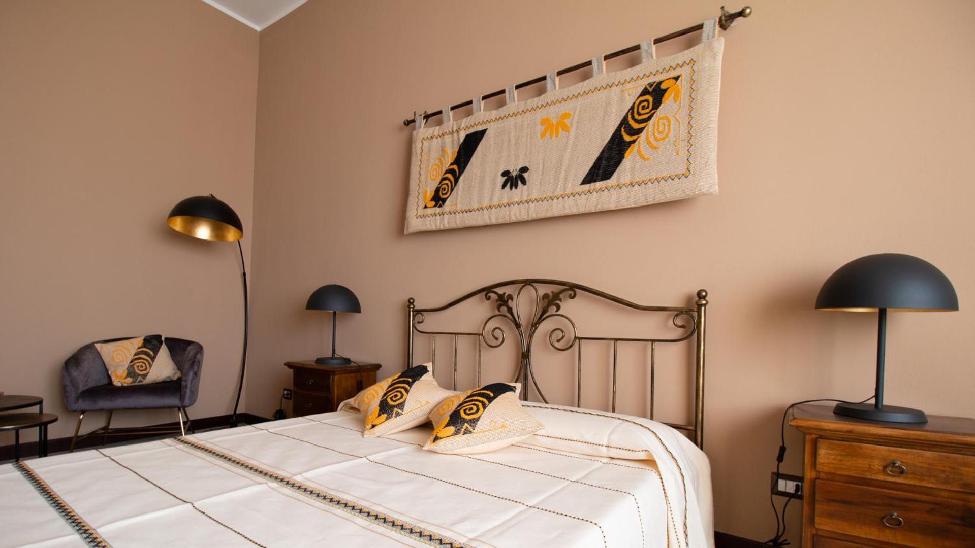 Double Room with Private Bathroom - Photo 14