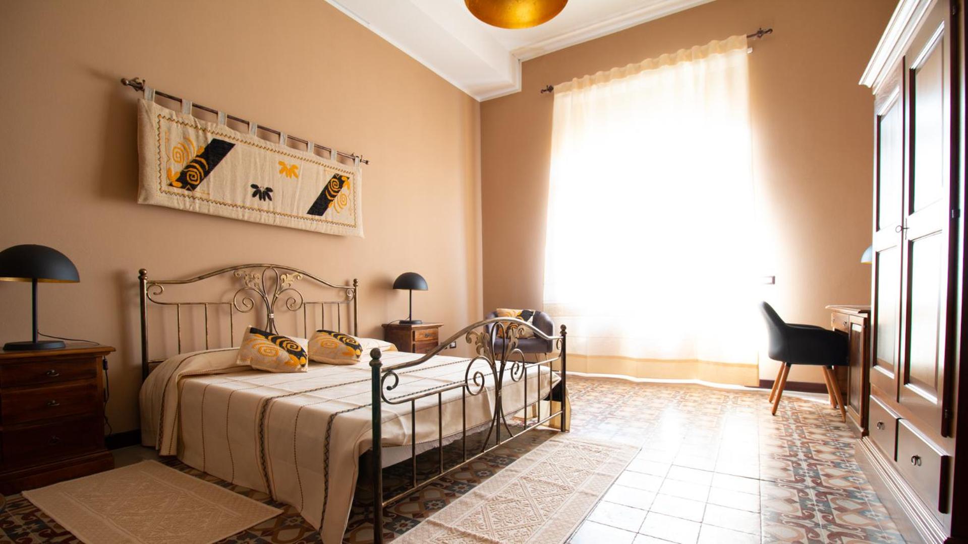 Double Room with Private Bathroom - Photo 2