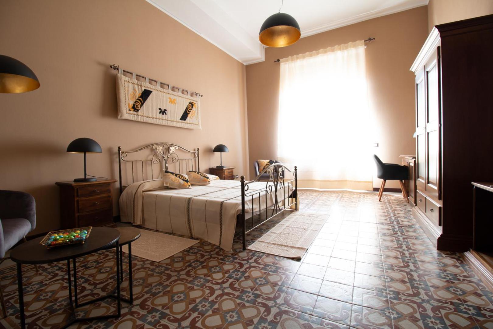 Double Room with Private Bathroom - Photo 16