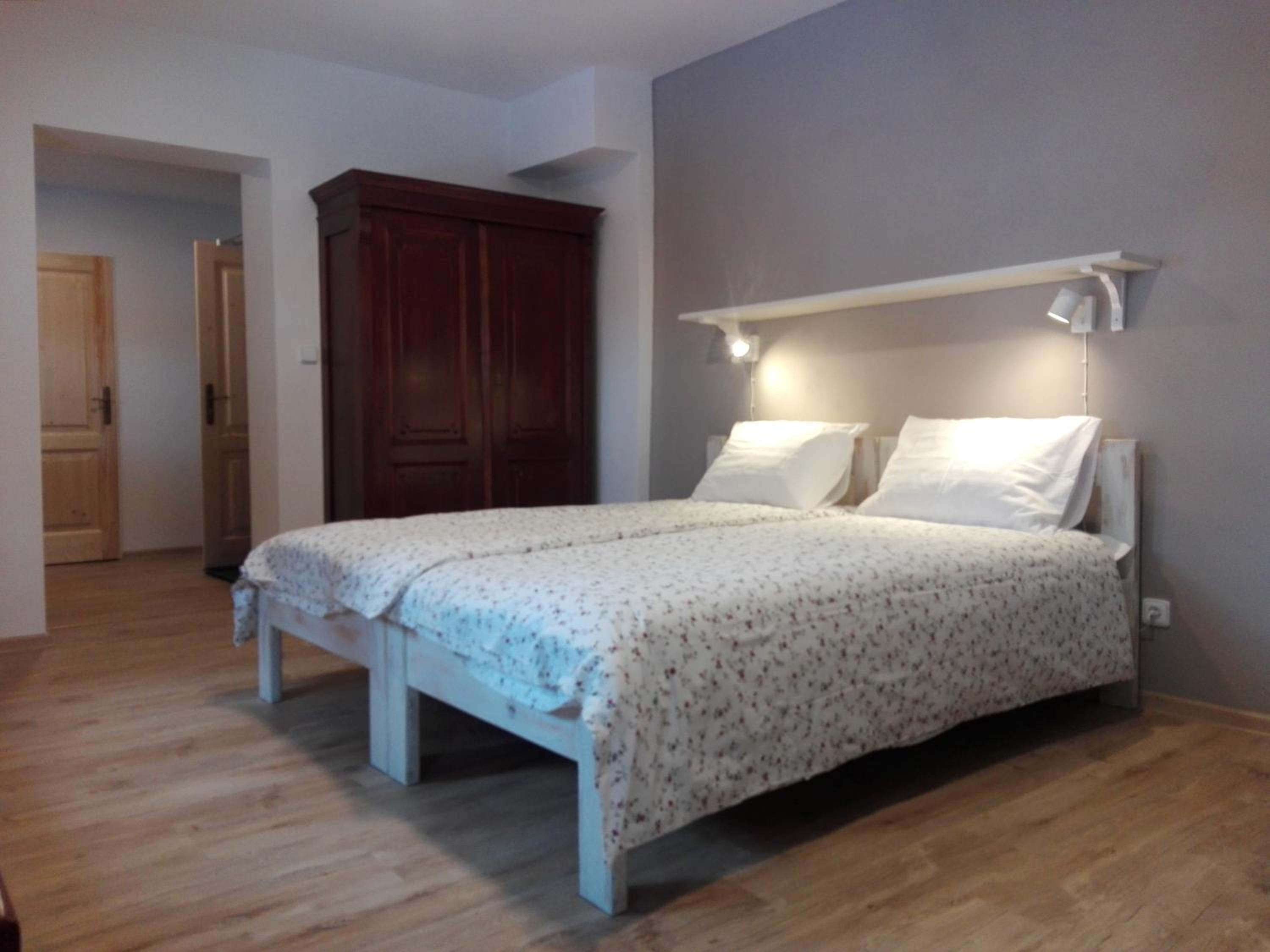 Quadruple Room with Private Bathroom - Photo 3