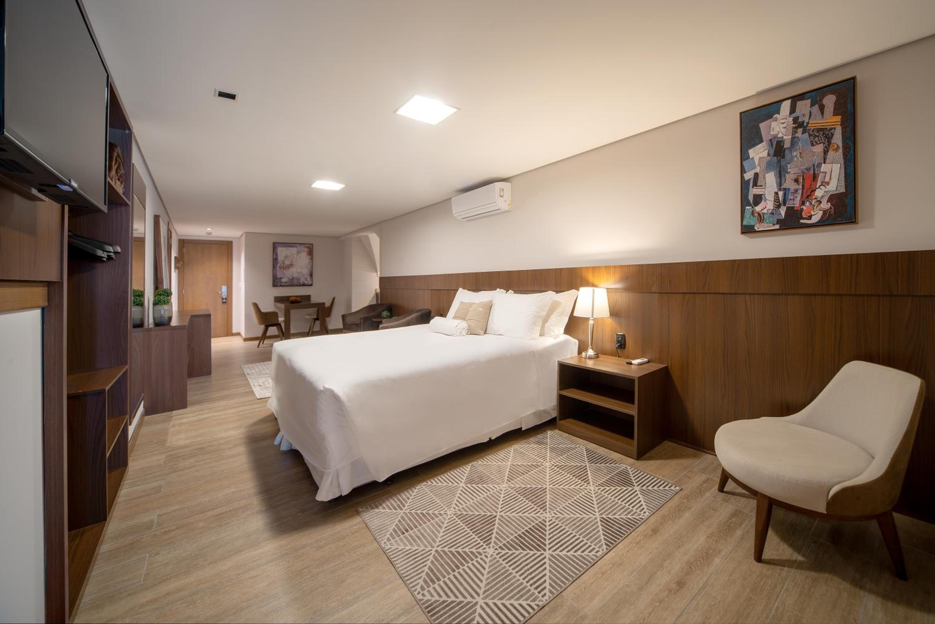 Suite with Hot Tub