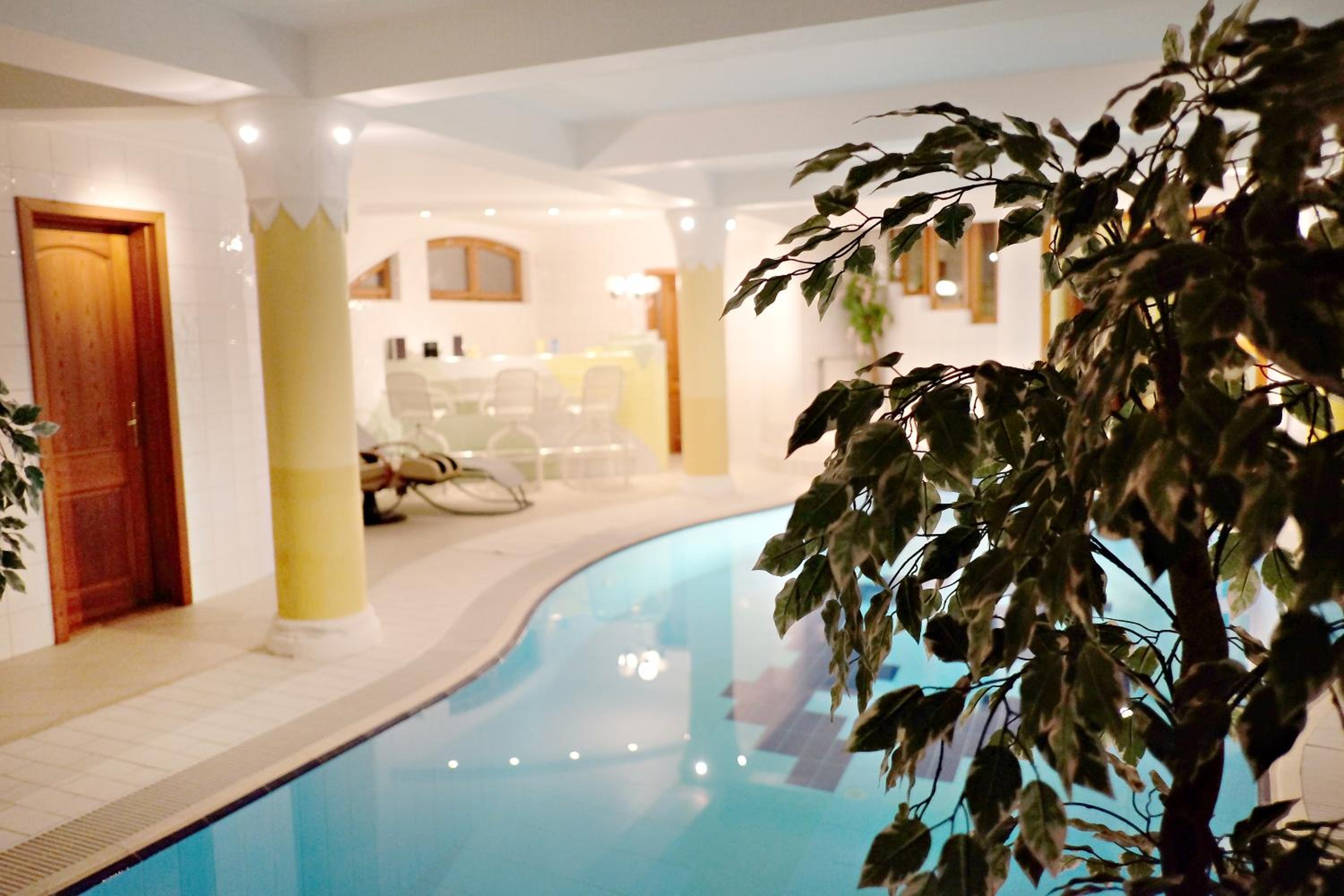 Five-Bedroom House photo 3