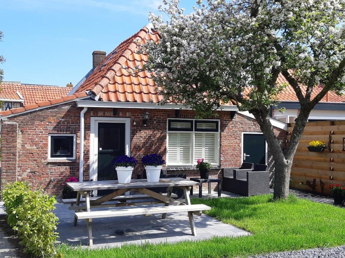 Three-Bedroom House photo 2