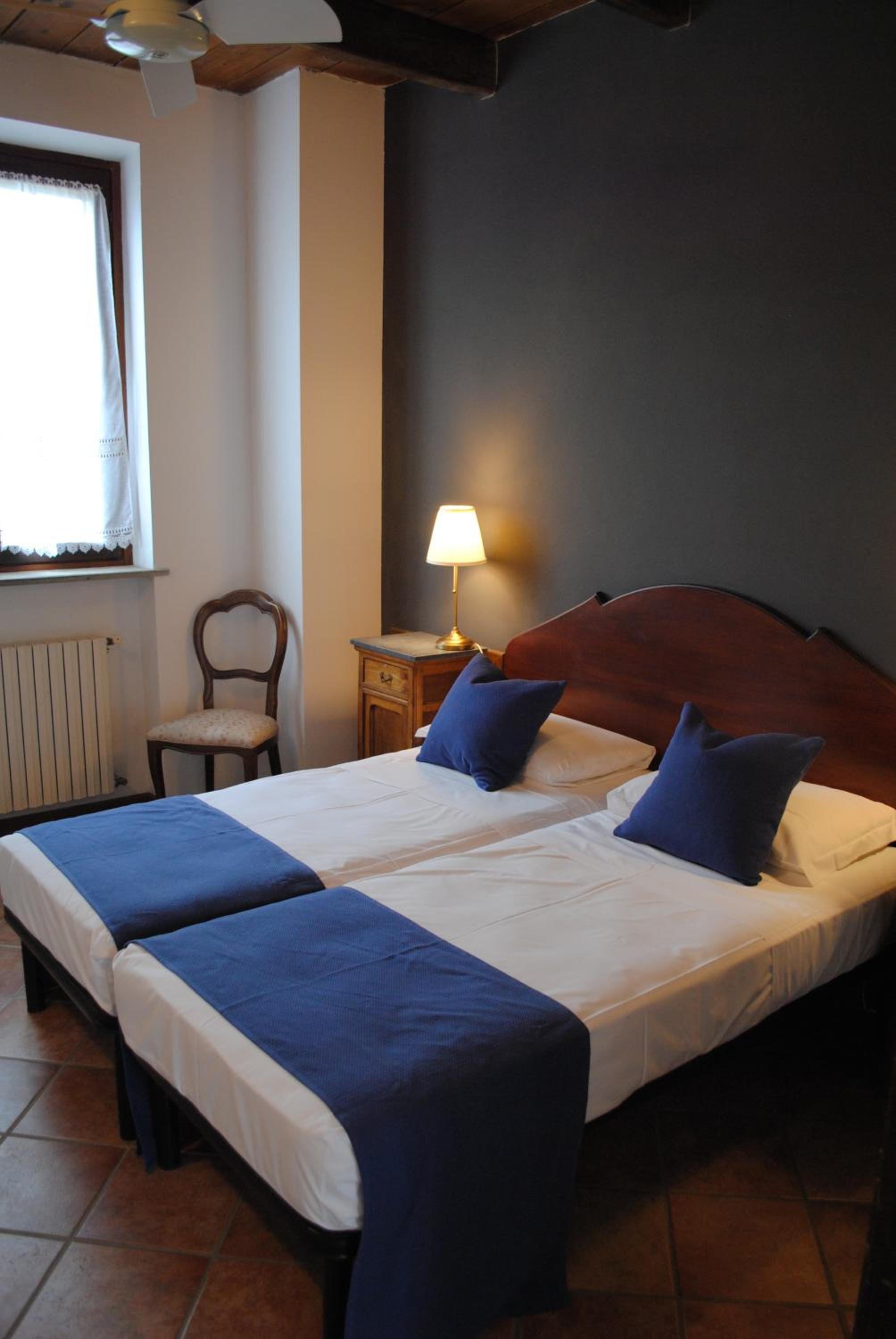 Twin Room with Bathroom - Photo 1