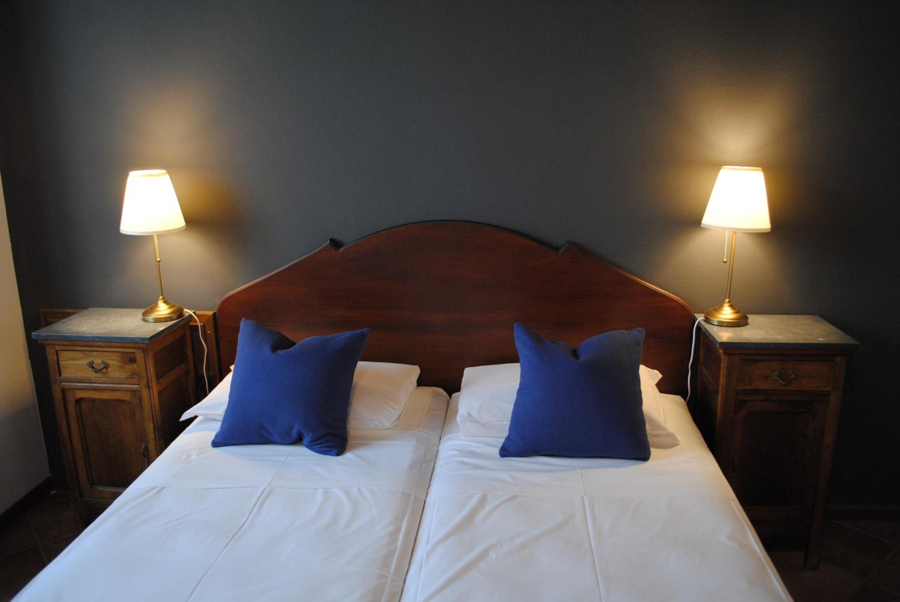 Twin Room with Bathroom - Photo 3