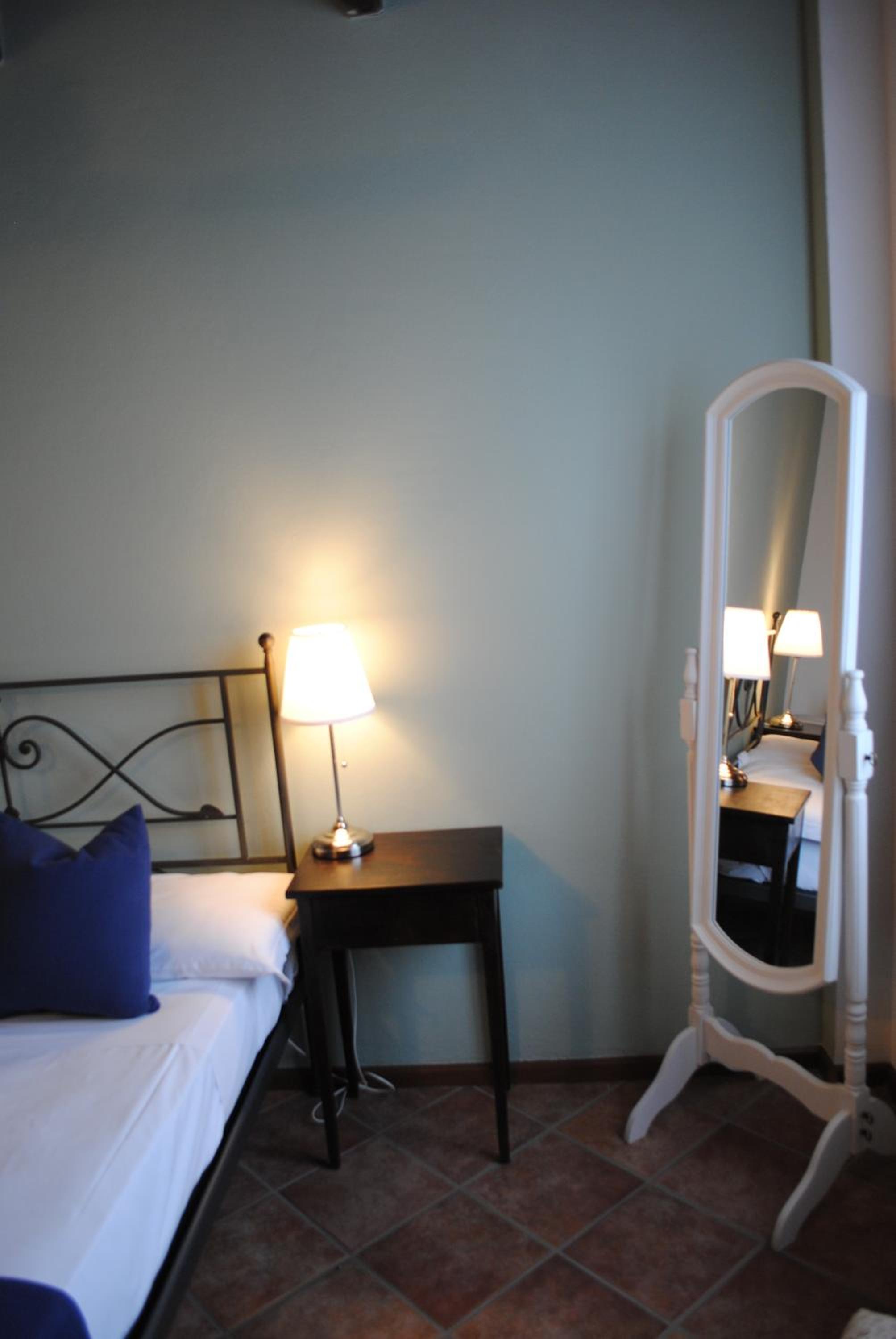Triple Room with Private Bathroom - Photo 2