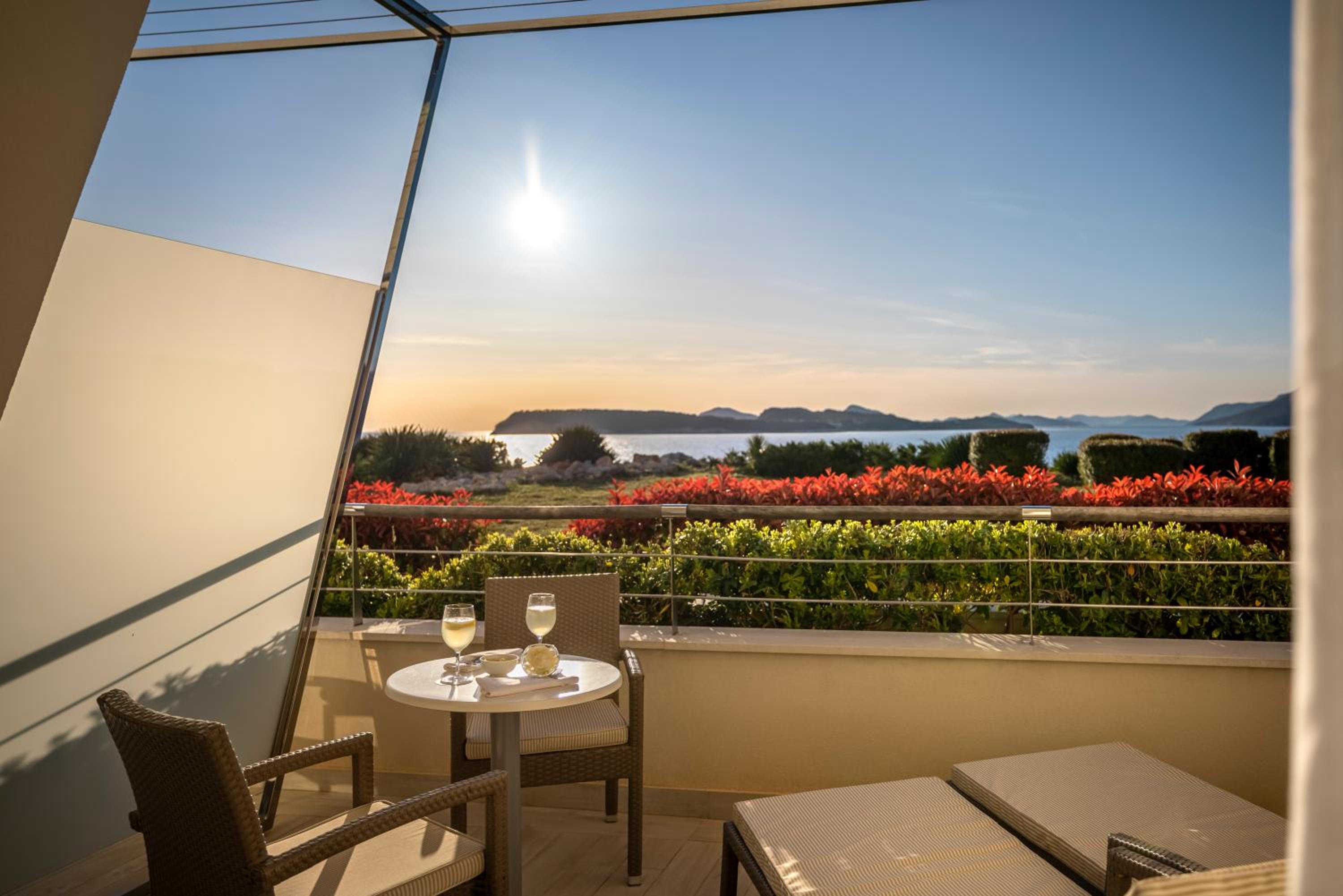 V Level Suite for 2+2 Seaview