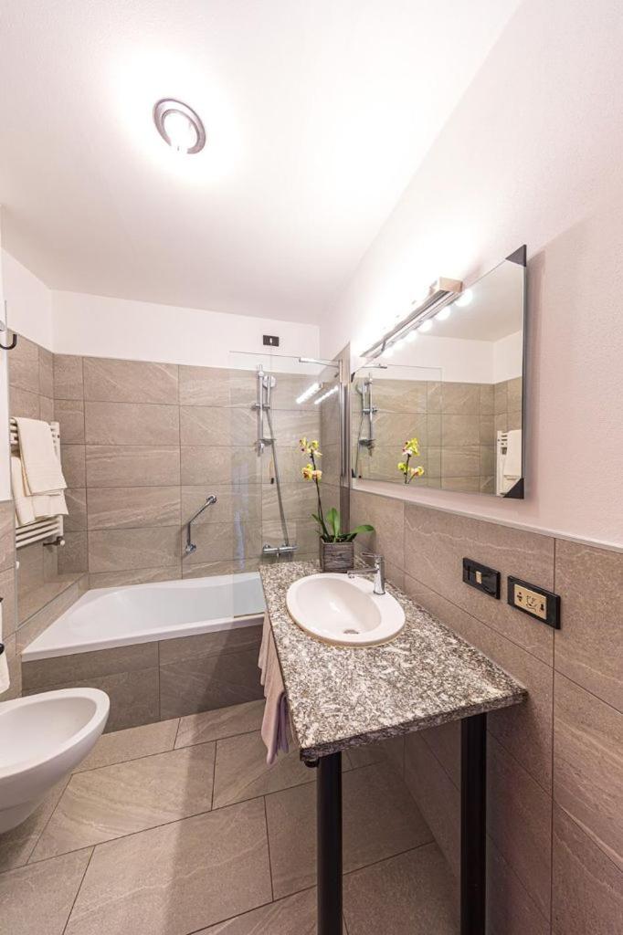 Double or Twin Room - Photo 4