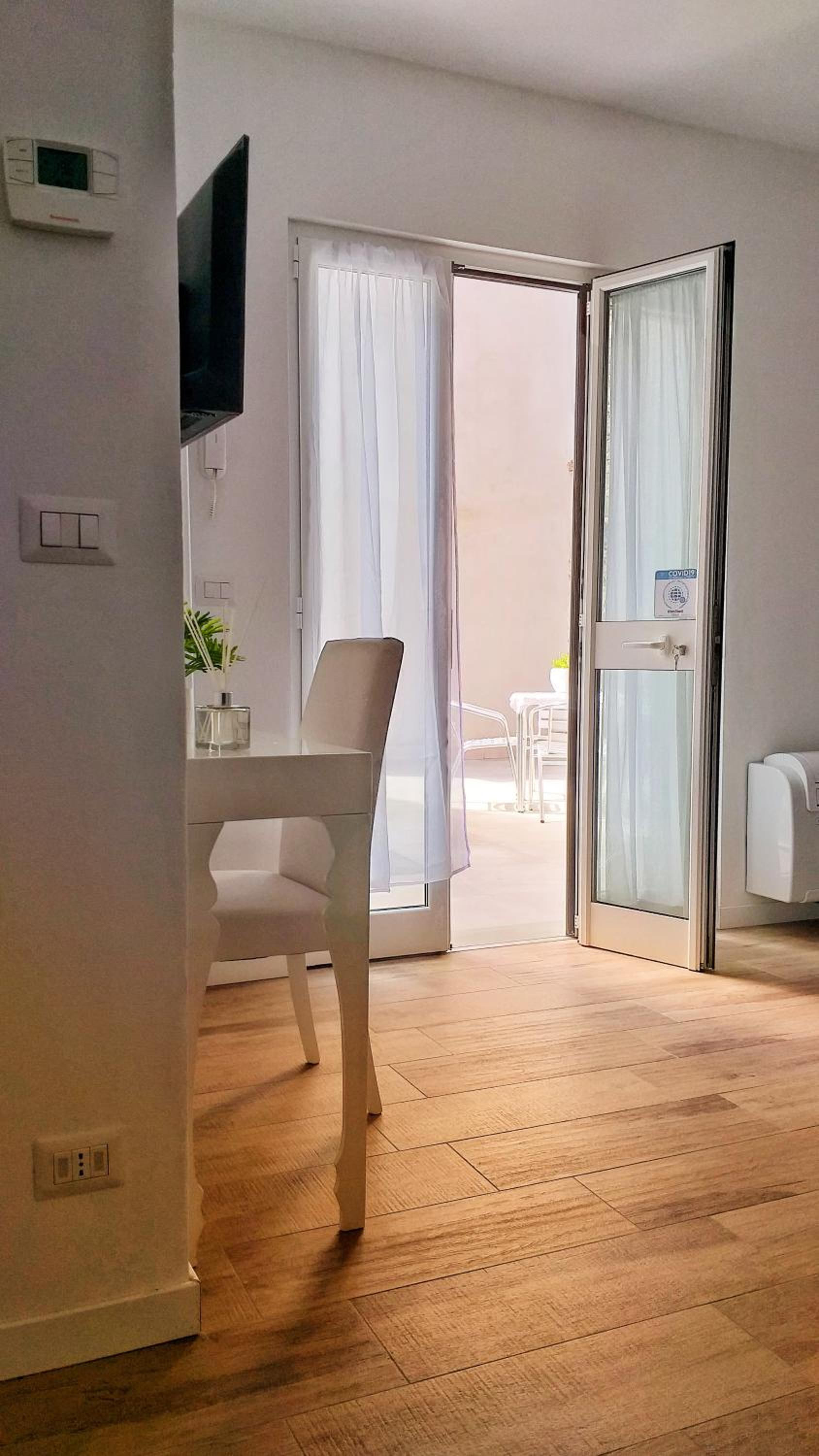 Deluxe Room (2 Adults + 1 Child) - Photo 14