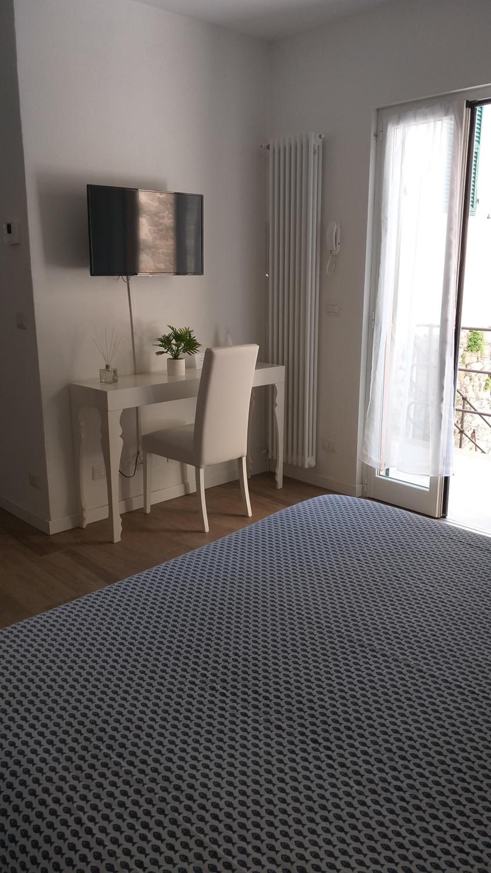 Deluxe Room (2 Adults + 1 Child) - Photo 23