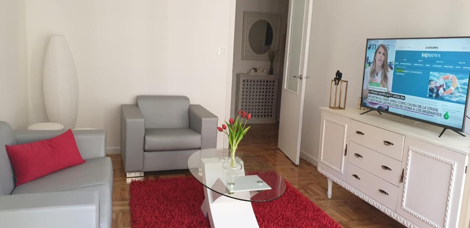 Three-Bedroom Apartment - Photo 4