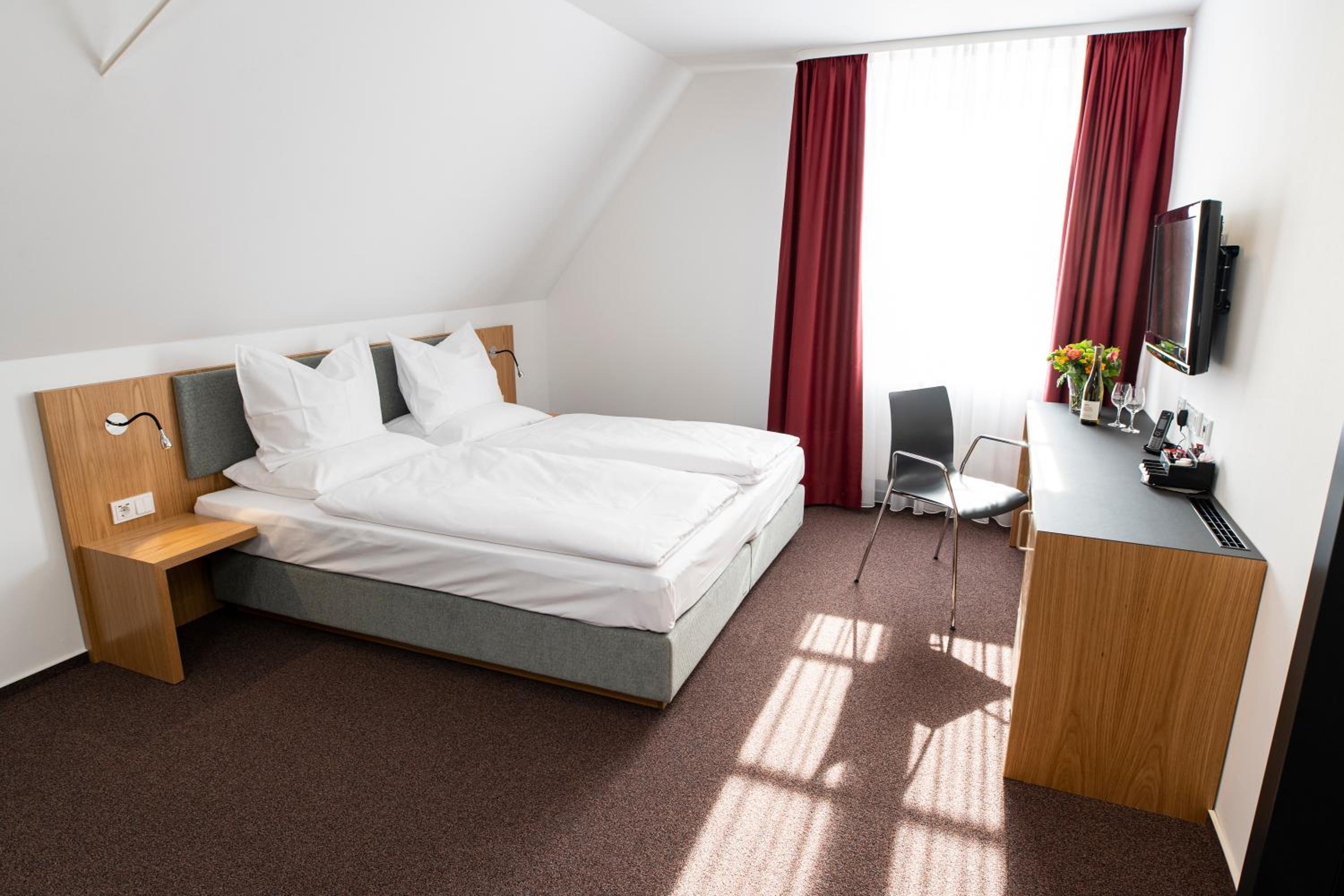 Superior King Room - Photo 1