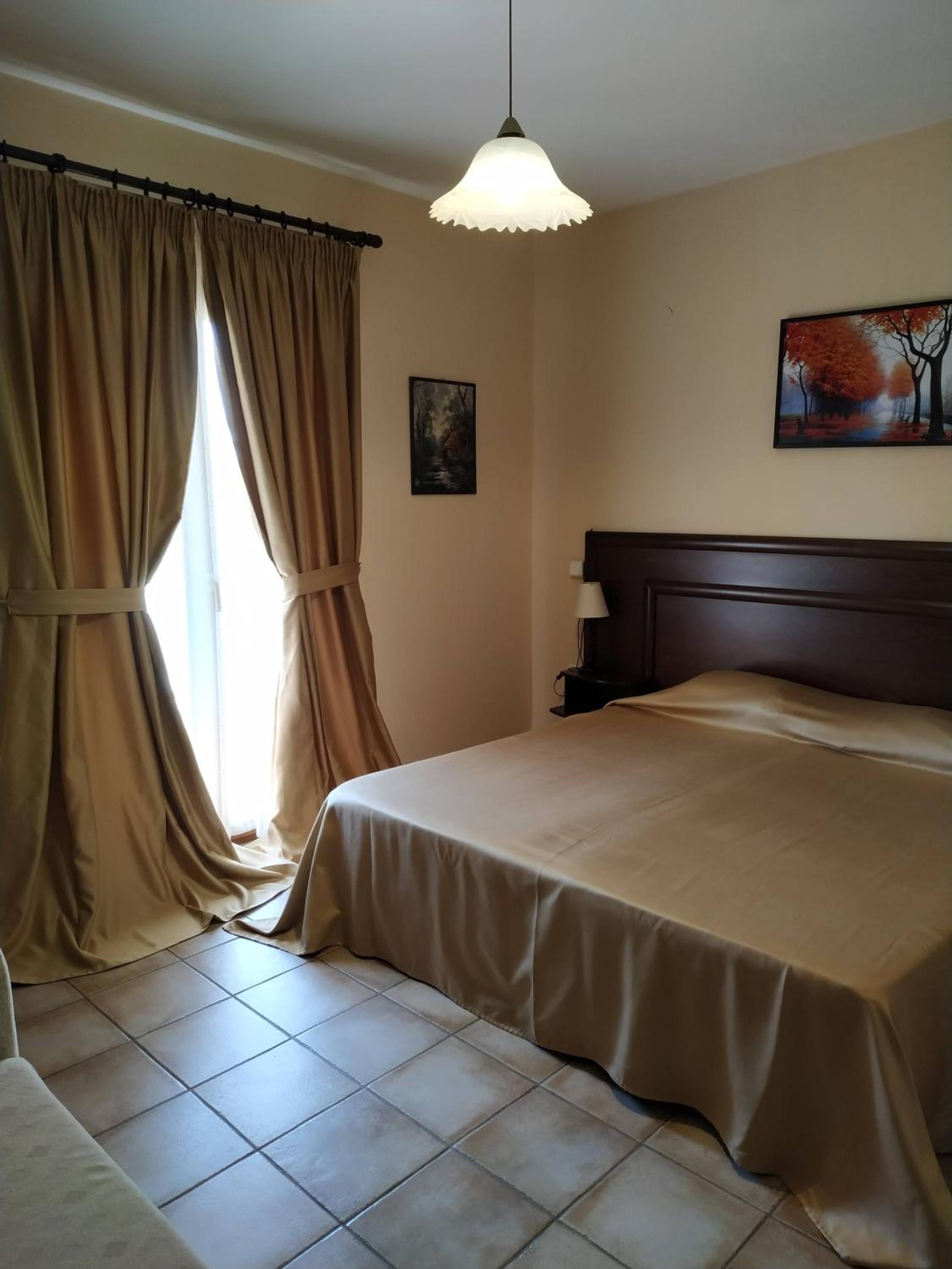 Double or Twin Room - Photo 4