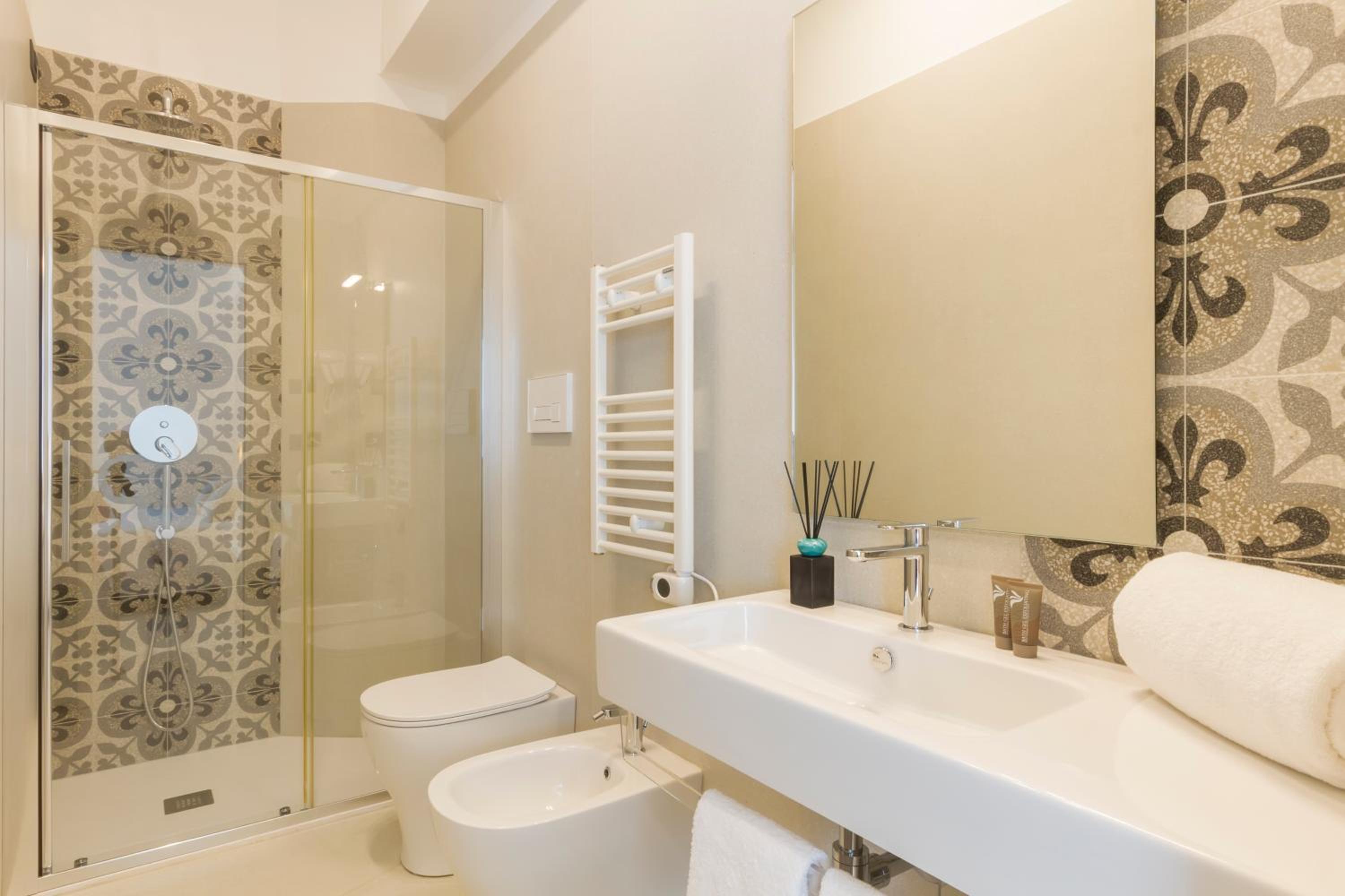 Standard Double or Twin Room with Sea View - Photo 13