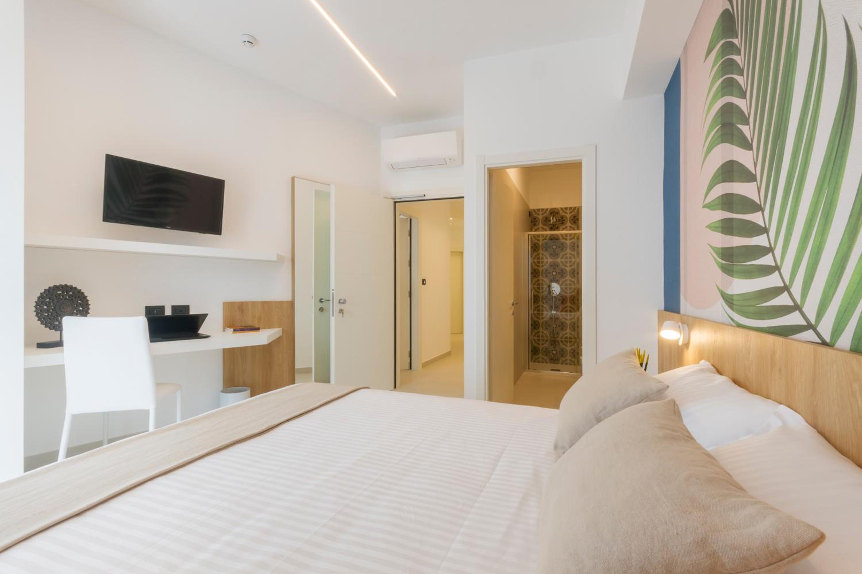 Standard Double or Twin Room with Sea View - Photo 4