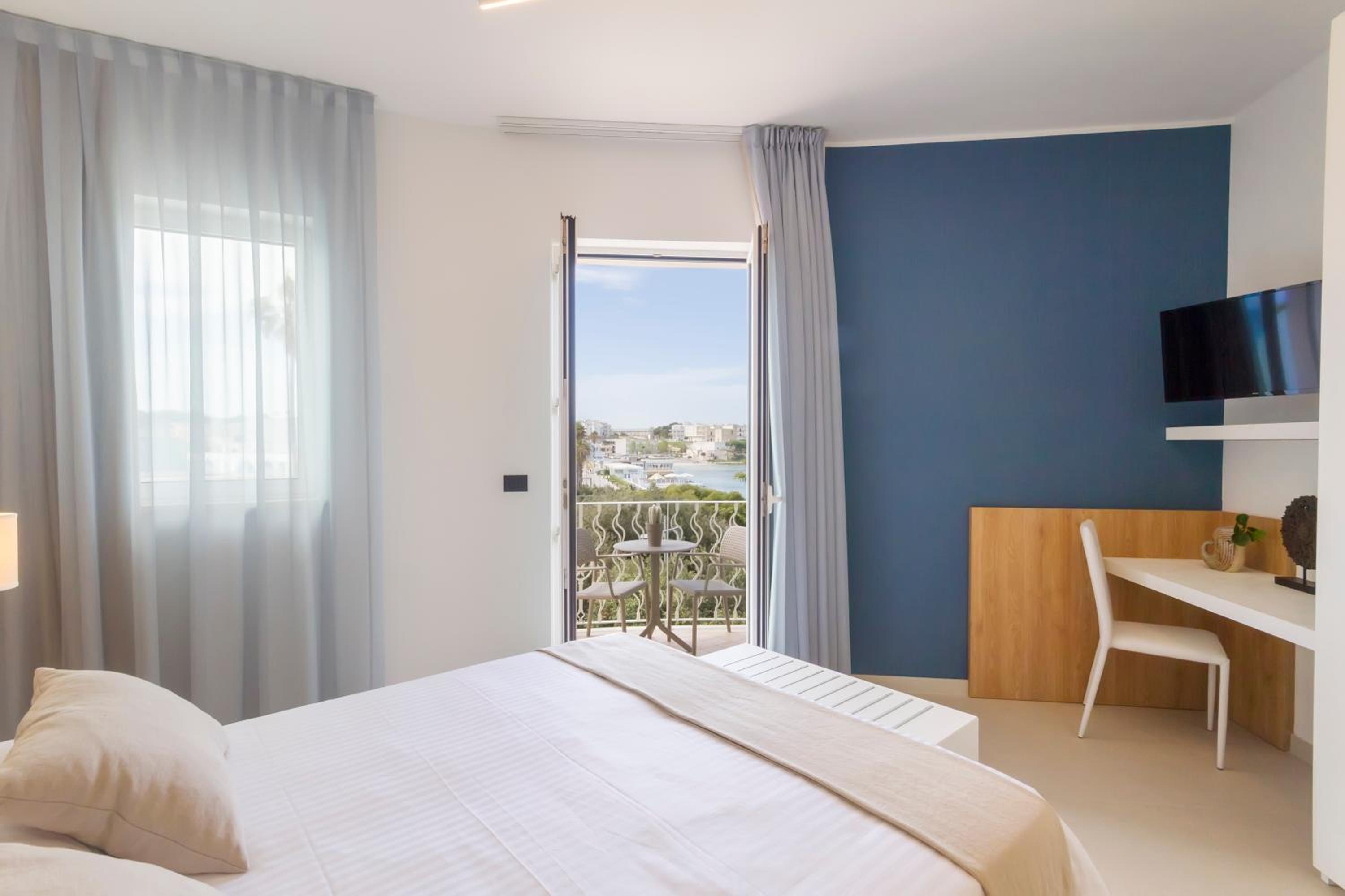 Standard Double or Twin Room with Sea View - Photo 2