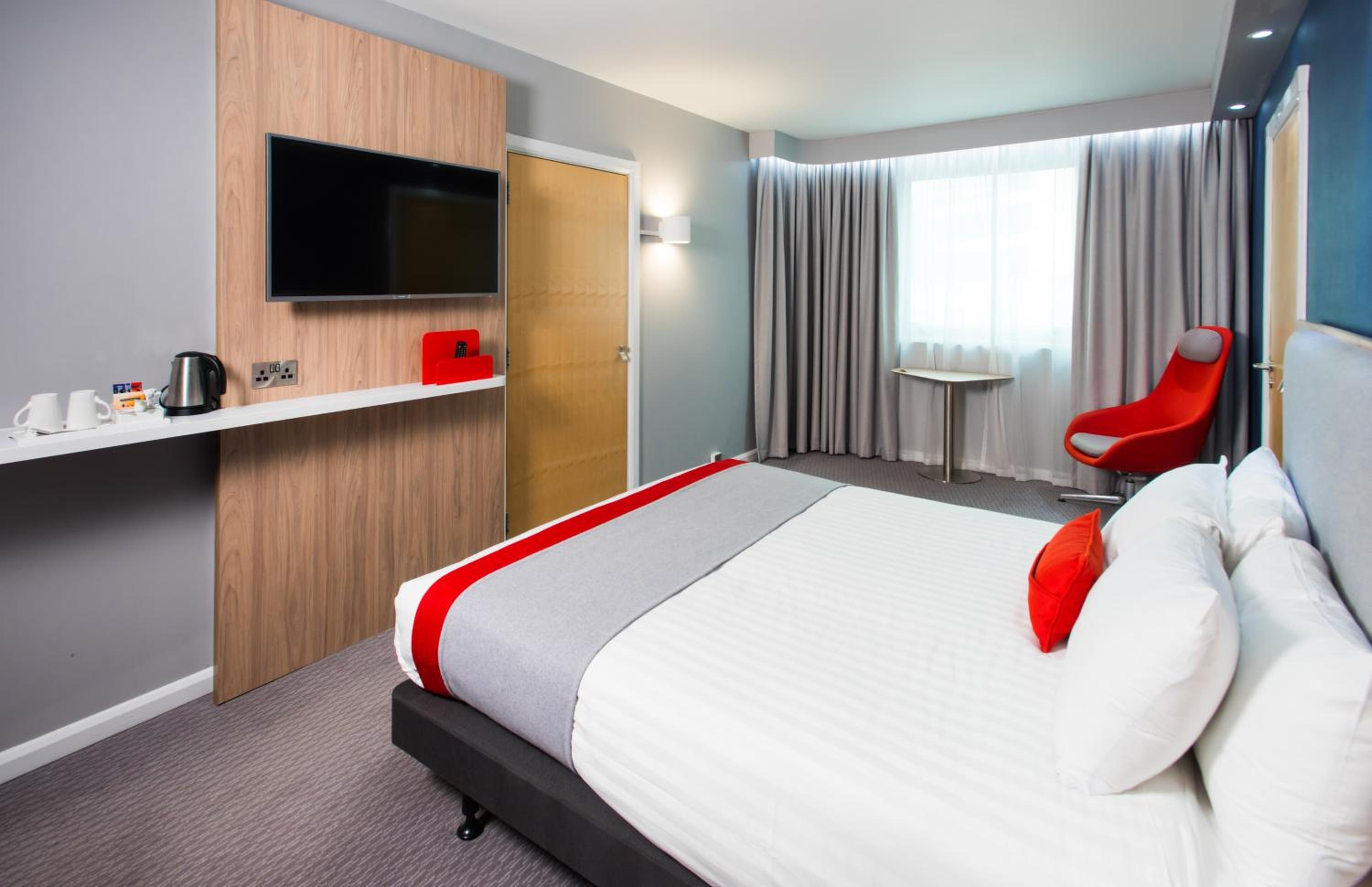 Standard Twin Room with Free Hot Breakfast - Accessible photo 1
