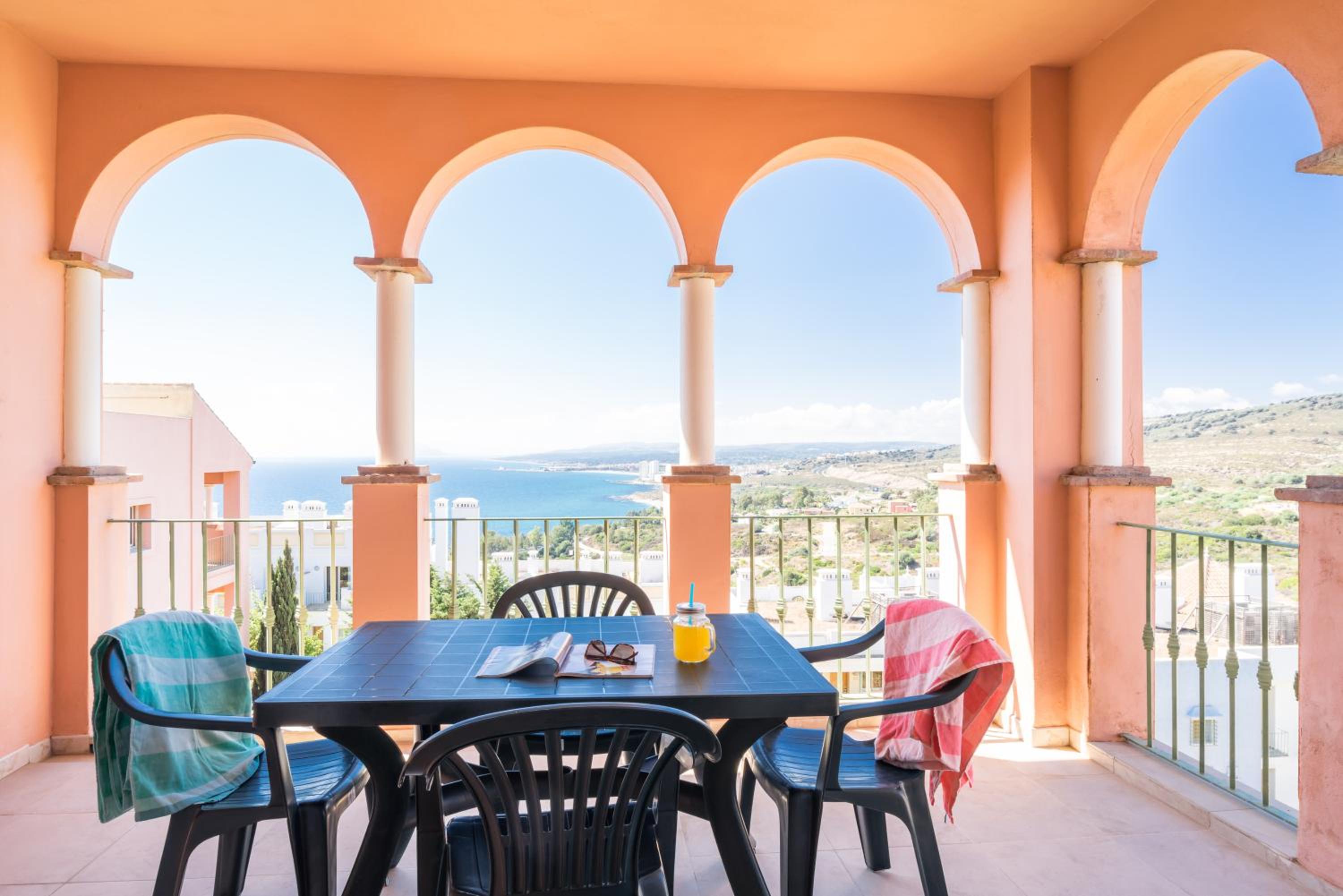 One-Bedroom Apartment with Sea View photo 2