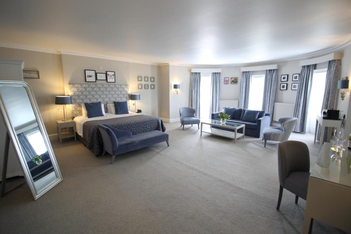 Superior Suite - Photo 22