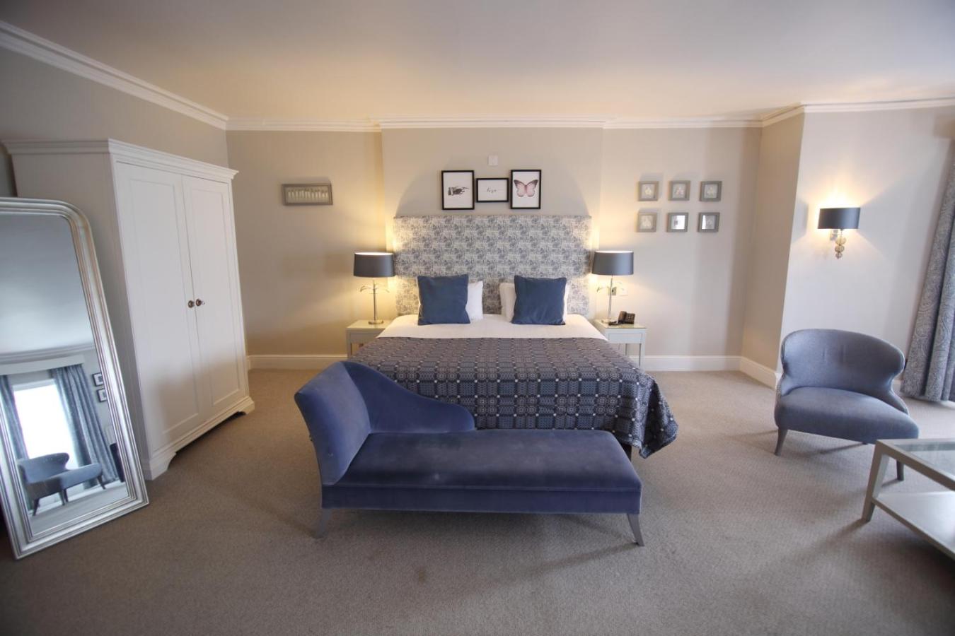 Superior Suite - Photo 24