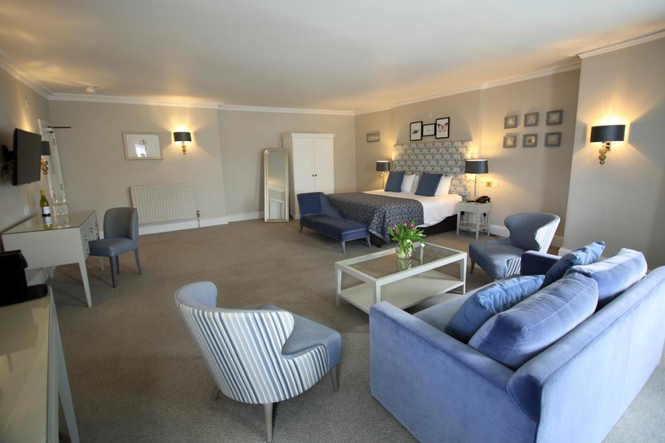 Superior Suite - Photo 23