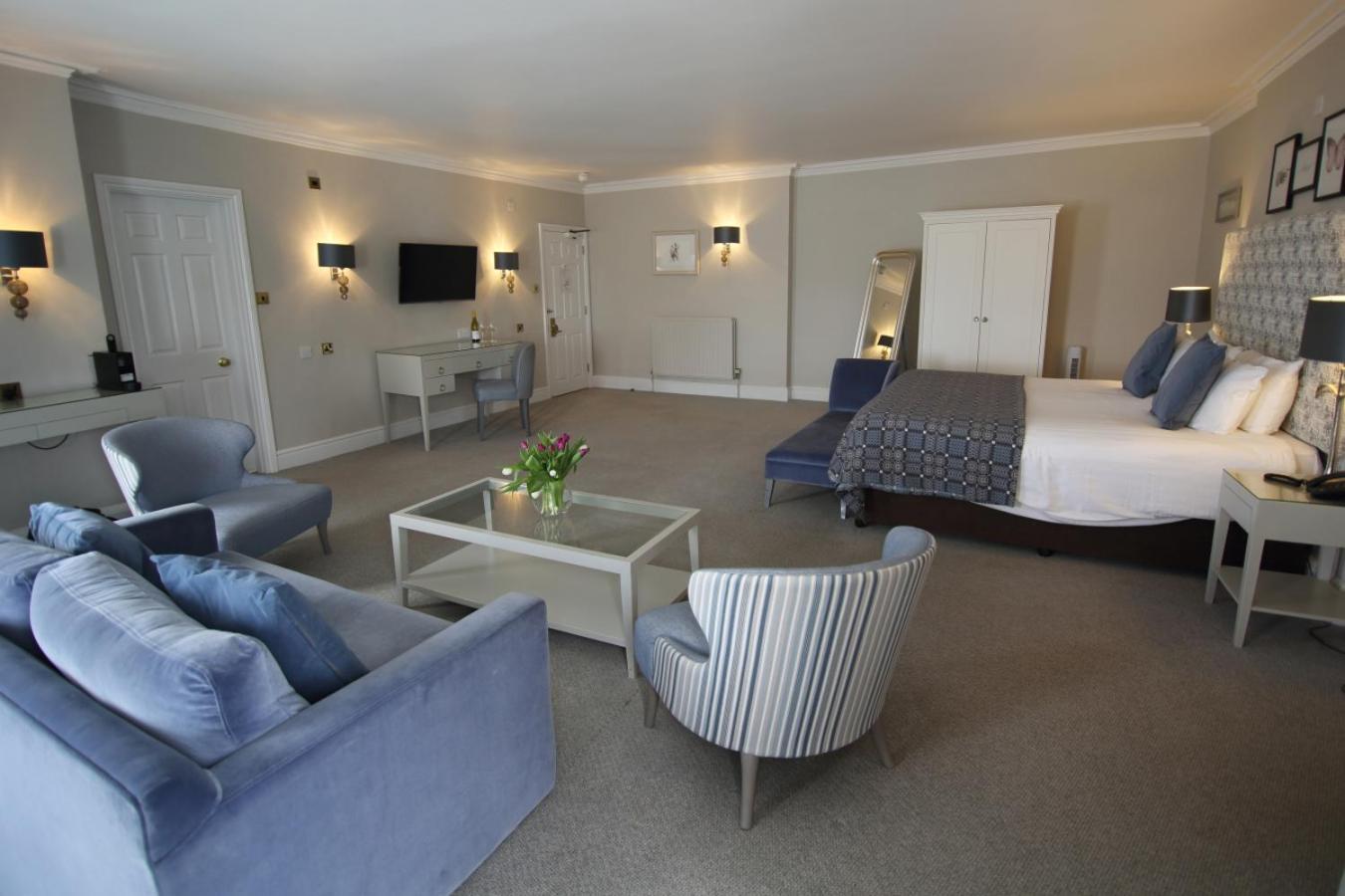 Superior Suite - Photo 26
