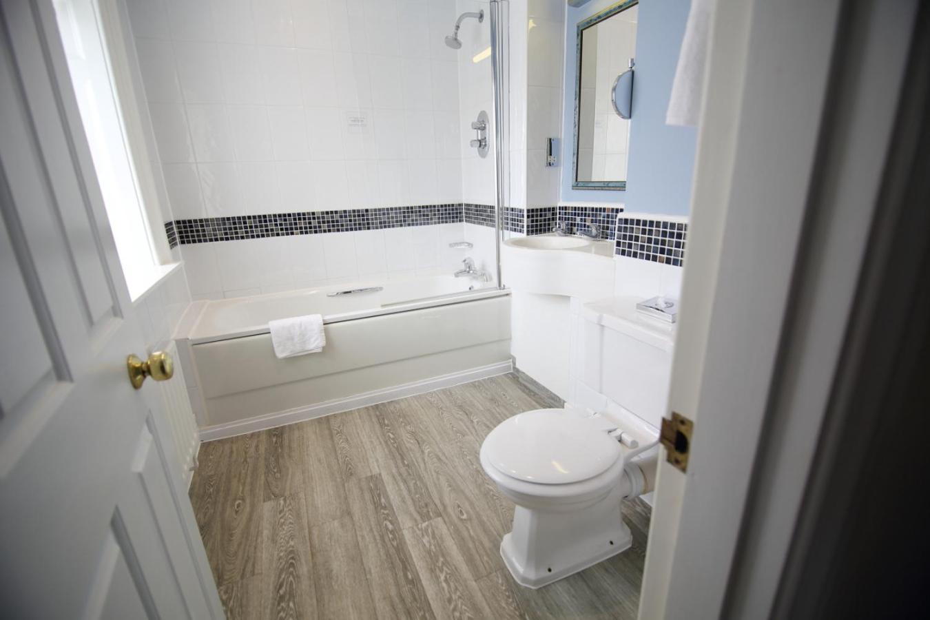 Superior Suite - Photo 25