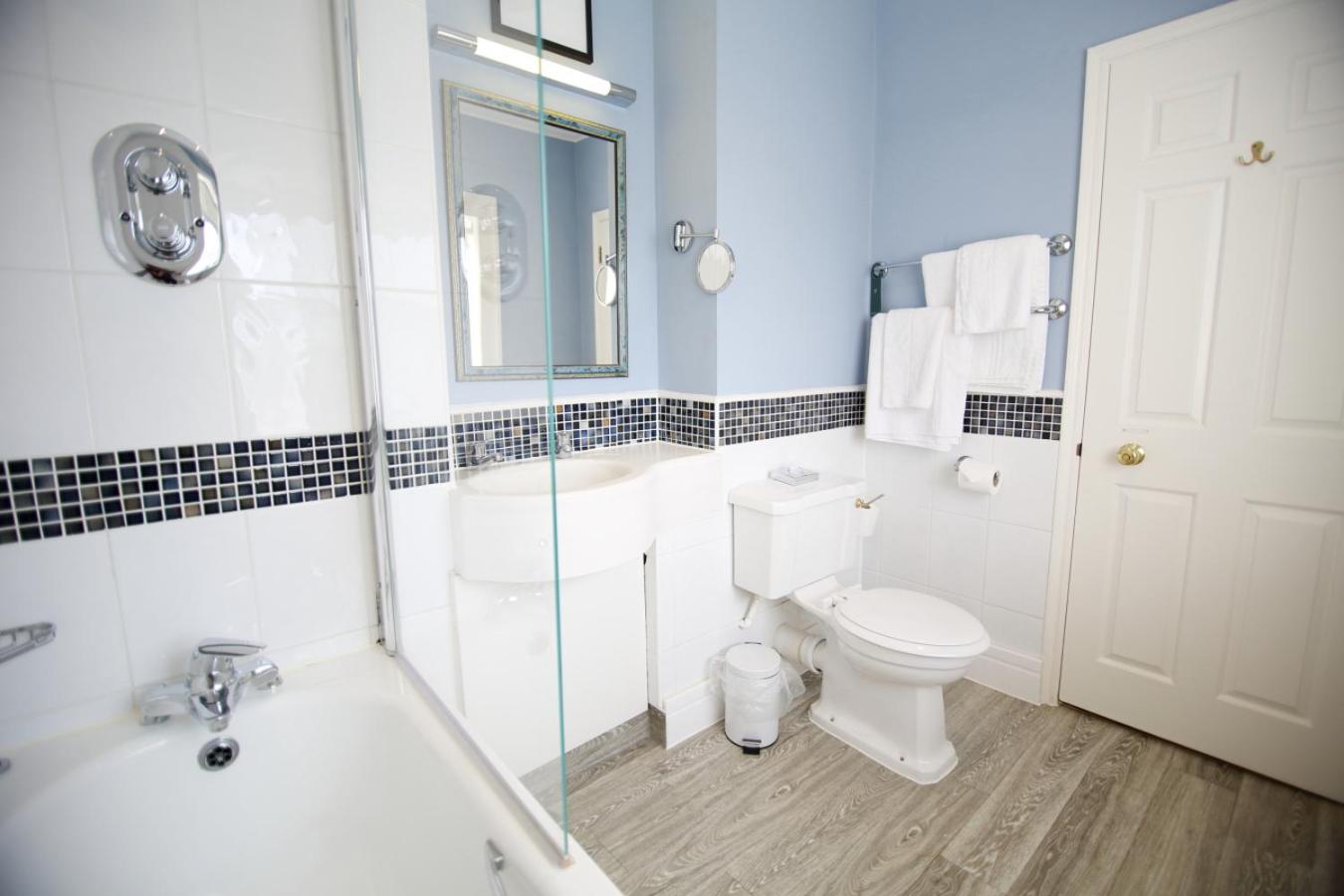 Superior Suite - Photo 16