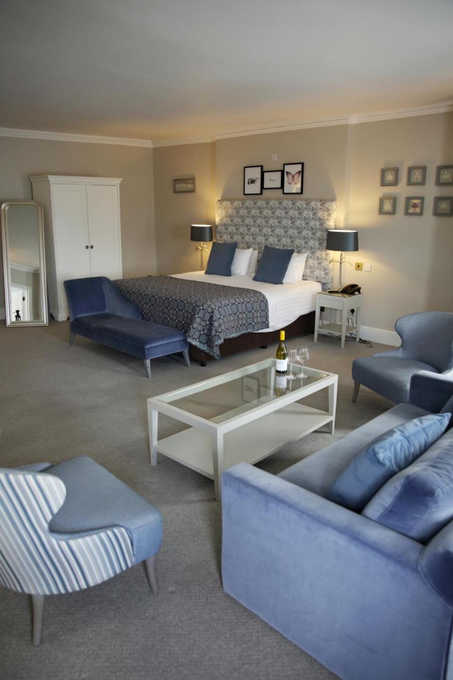 Superior Suite - Photo 5