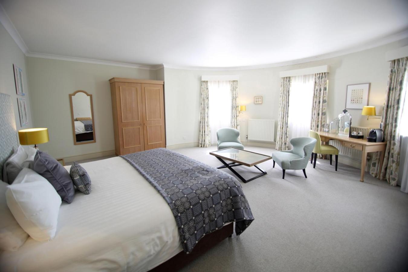 Superior Suite - Photo 8