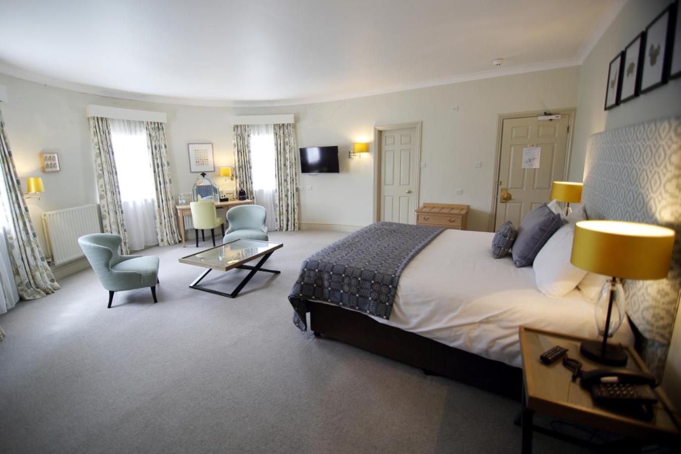 Superior Suite - Photo 7