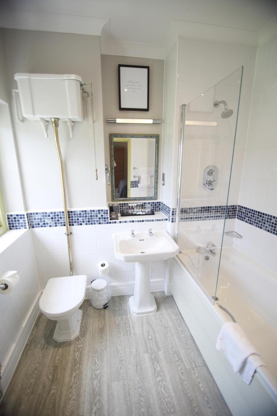 Superior Suite - Photo 9