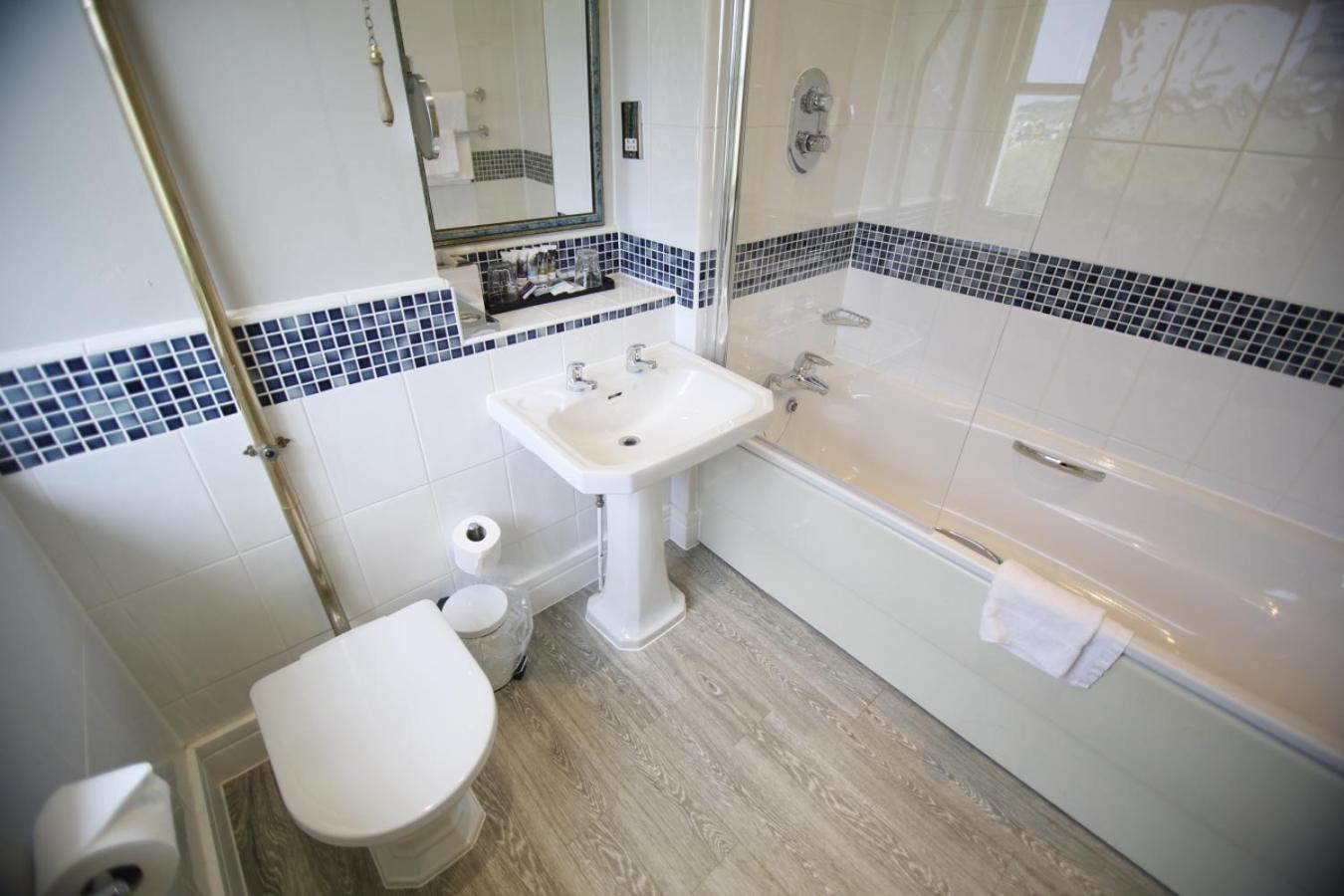 Superior Suite - Photo 12