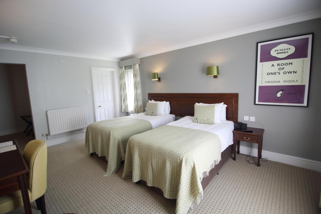 Classic Twin Room - Photo 12