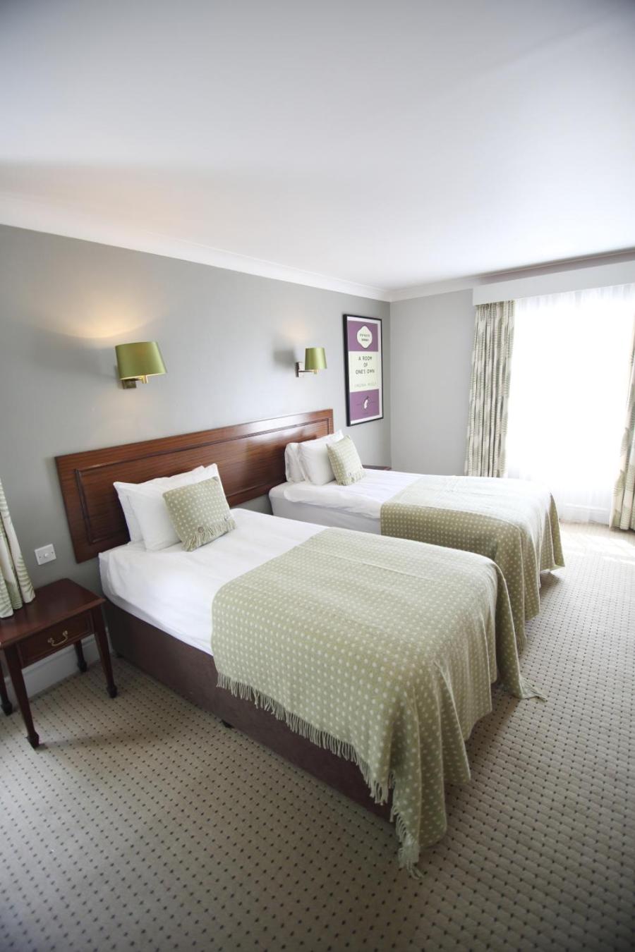 Classic Twin Room - Photo 11