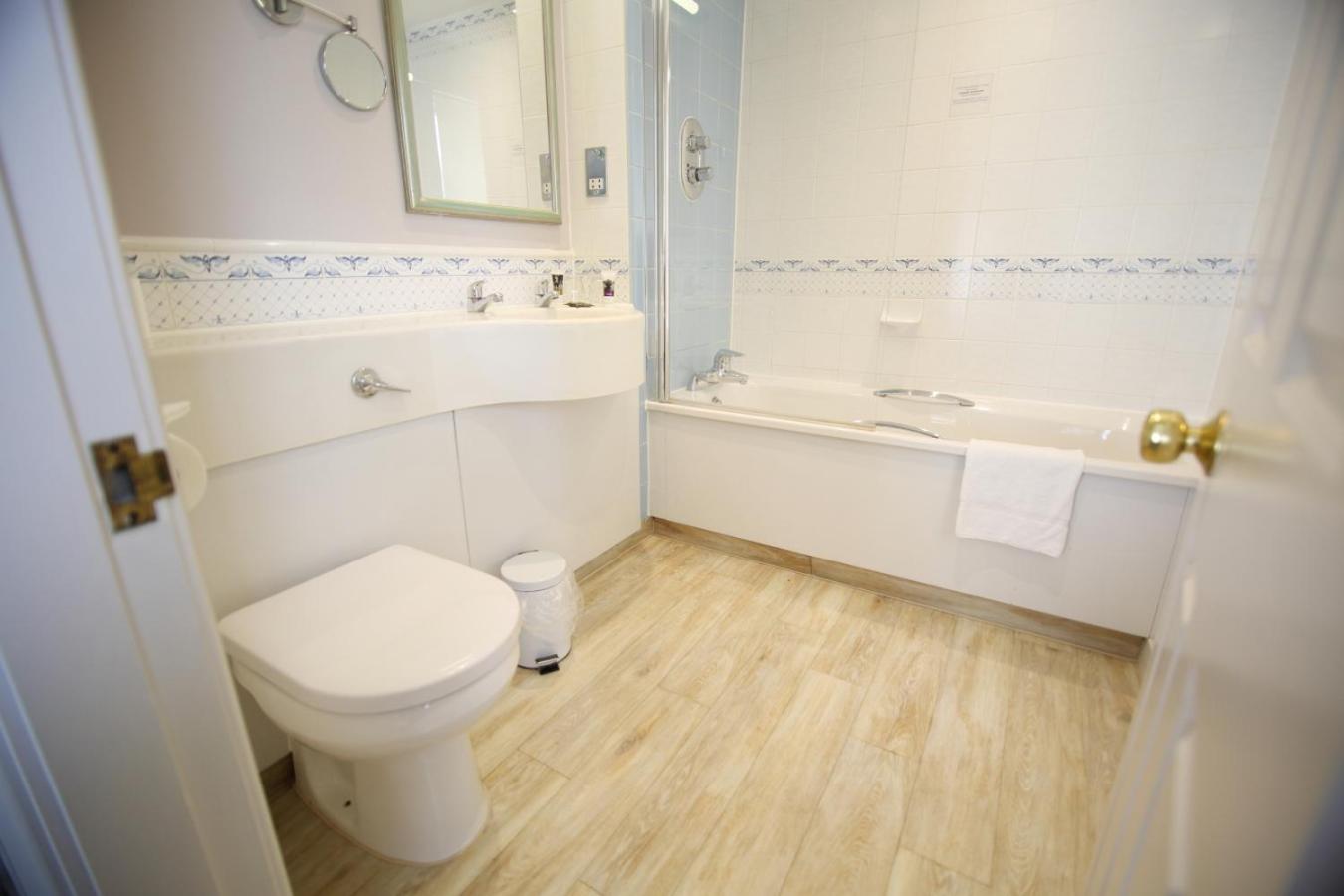 Classic Twin Room - Photo 10